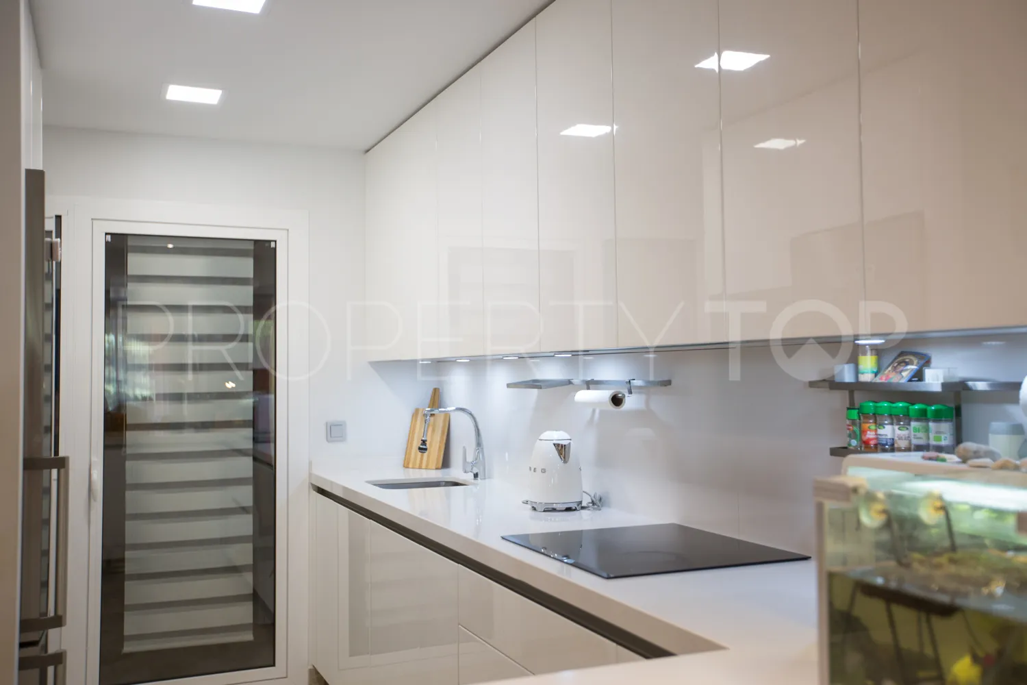 For sale 2 bedrooms ground floor apartment in Alminar de Marbella