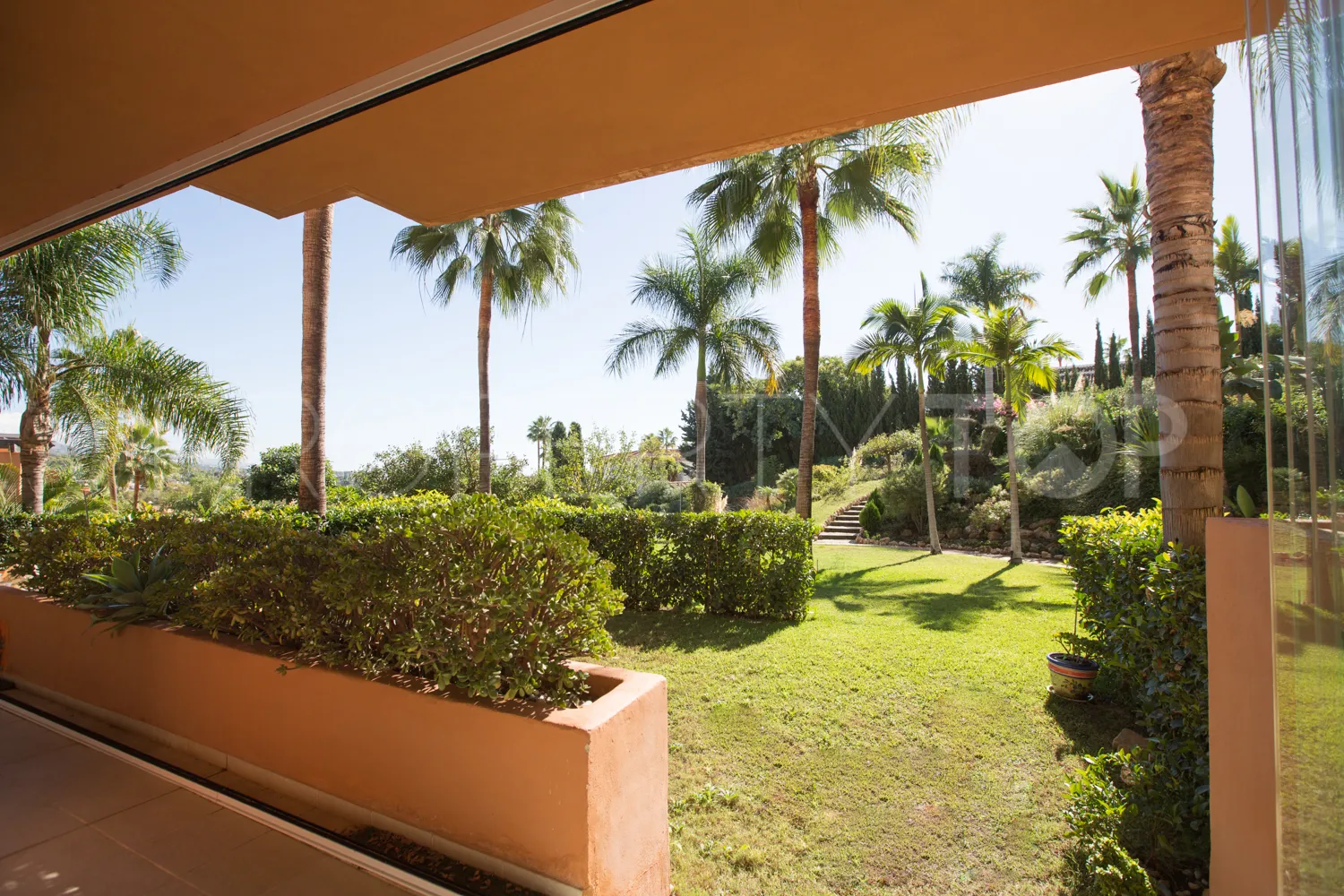 For sale 2 bedrooms ground floor apartment in Alminar de Marbella
