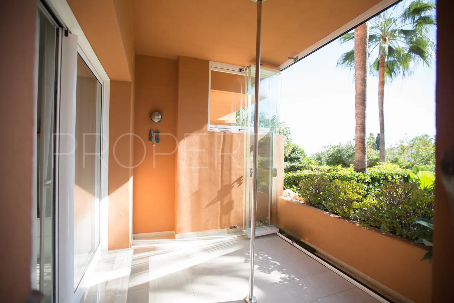 For sale 2 bedrooms ground floor apartment in Alminar de Marbella