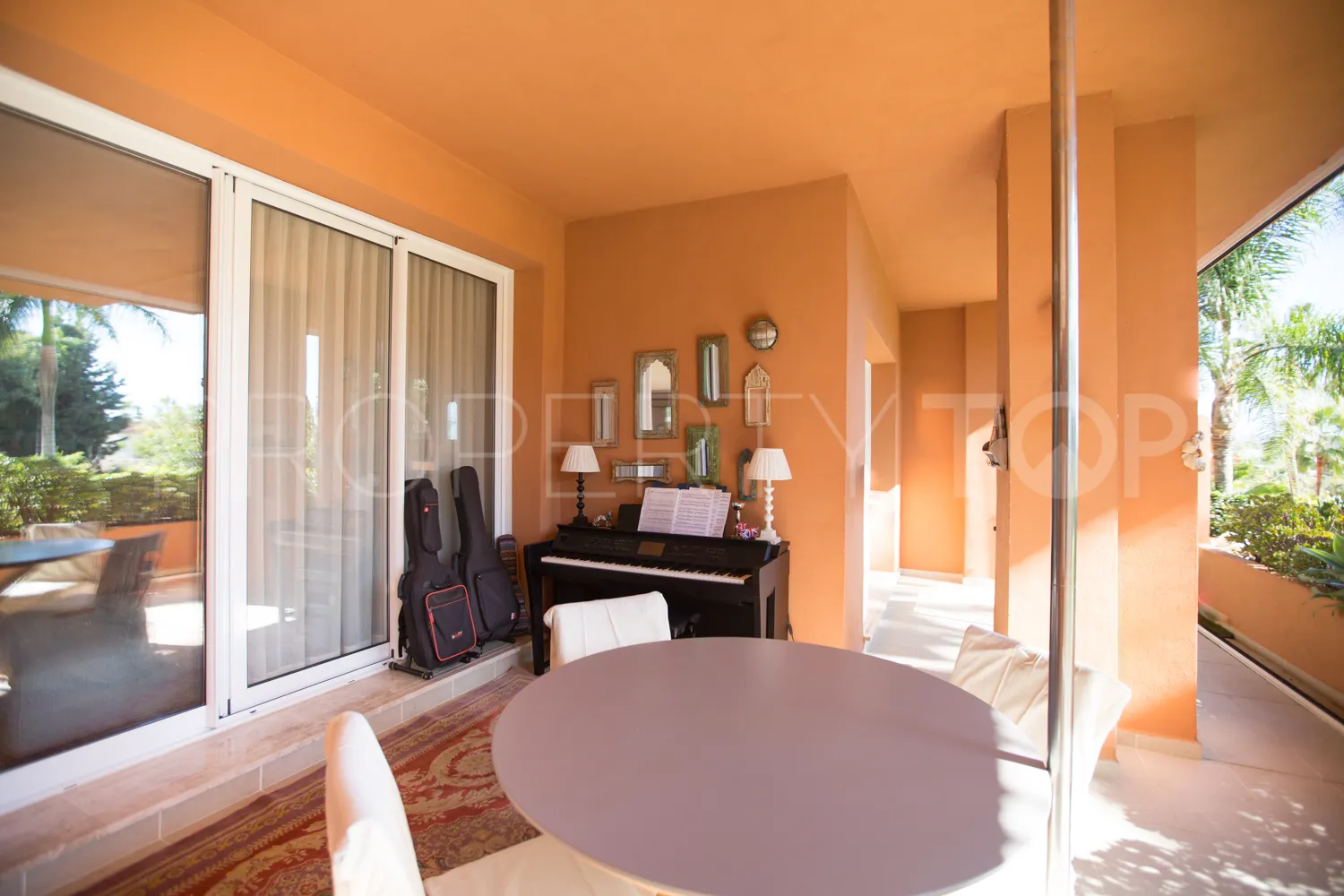 For sale 2 bedrooms ground floor apartment in Alminar de Marbella