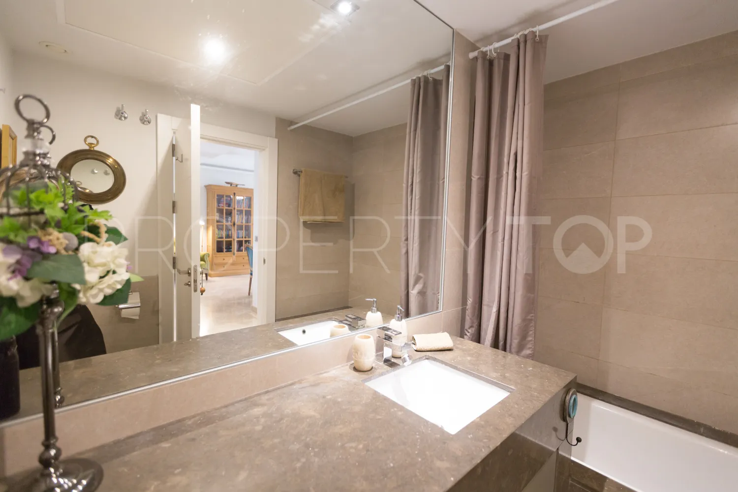 For sale 2 bedrooms ground floor apartment in Alminar de Marbella