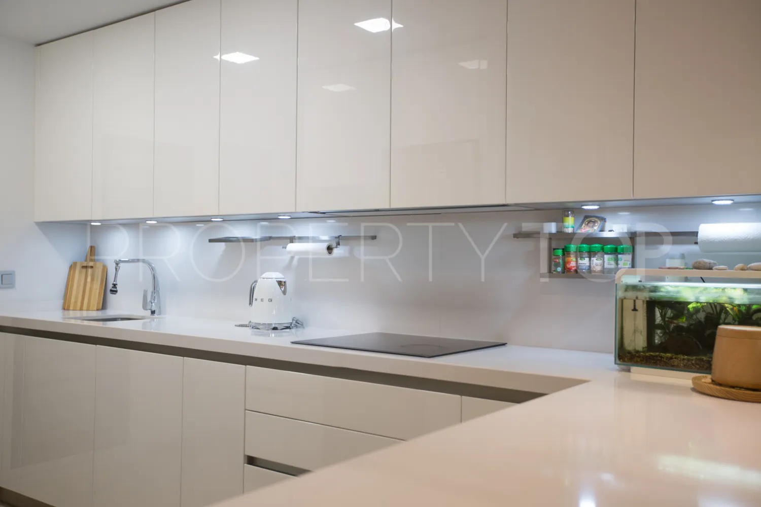 For sale 2 bedrooms ground floor apartment in Alminar de Marbella