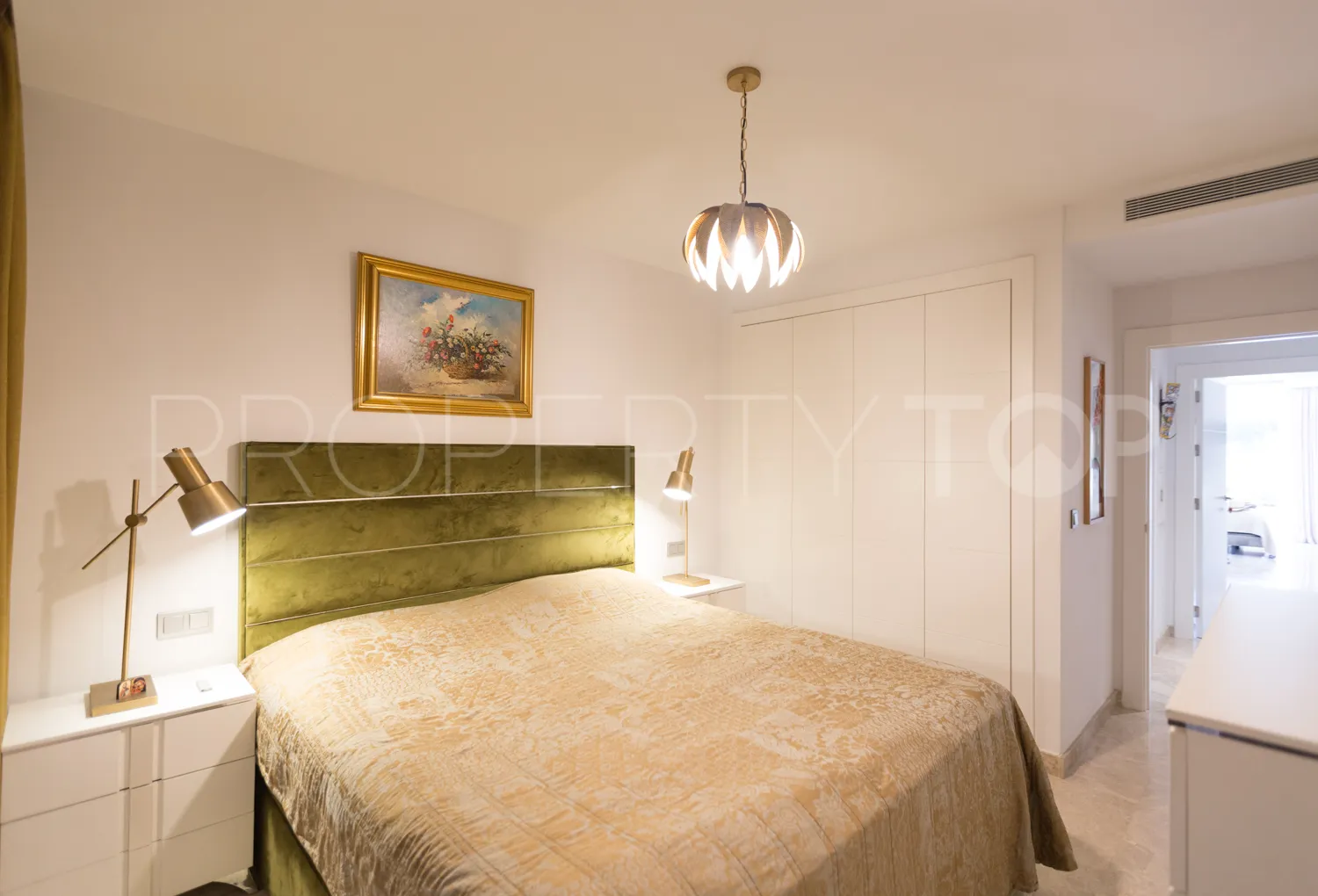 For sale 2 bedrooms ground floor apartment in Alminar de Marbella