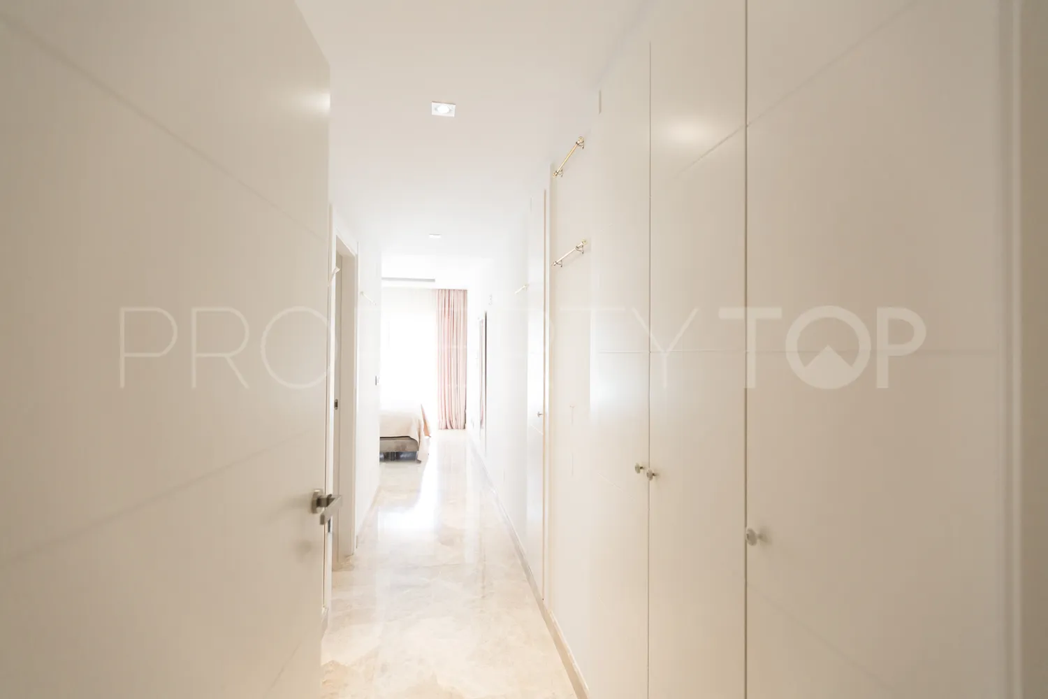 For sale 2 bedrooms ground floor apartment in Alminar de Marbella