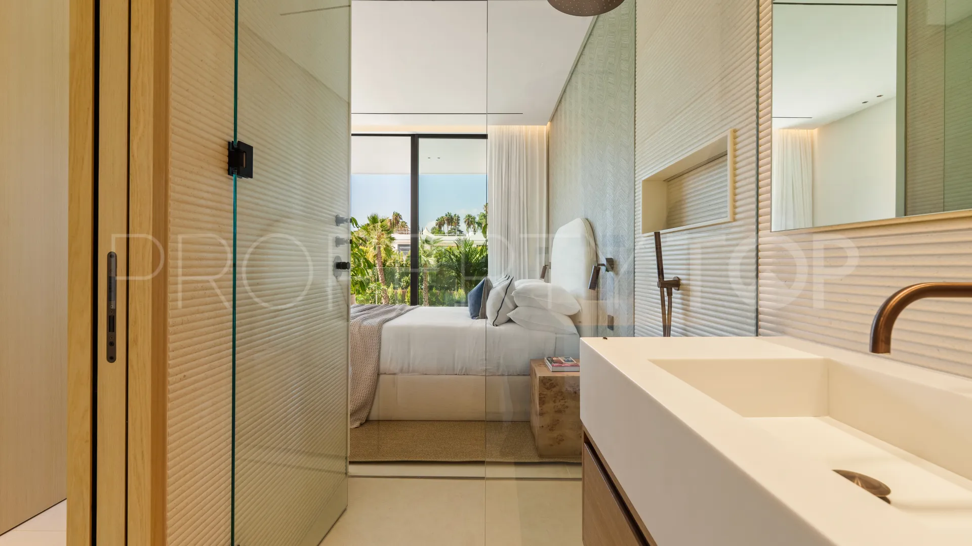 5 bedrooms villa for sale in Golden Mile
