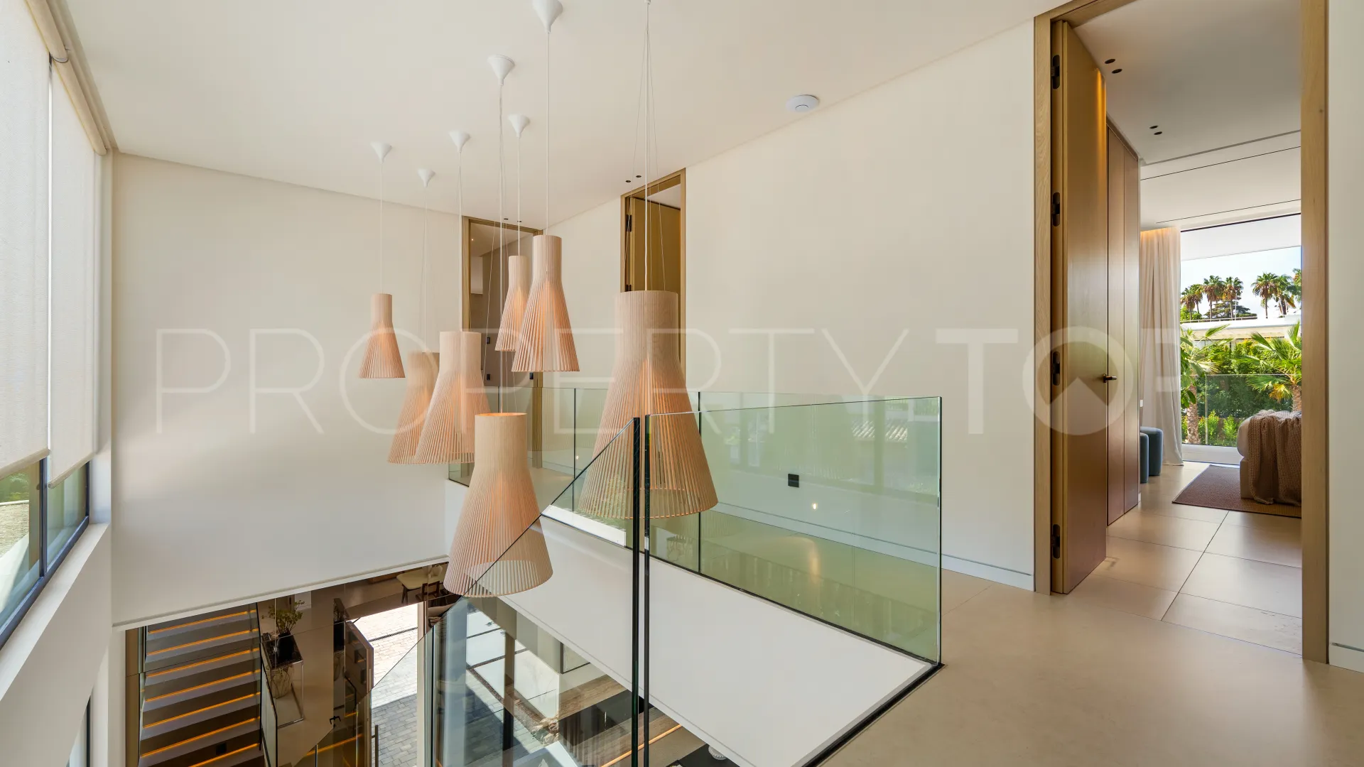 5 bedrooms villa for sale in Golden Mile