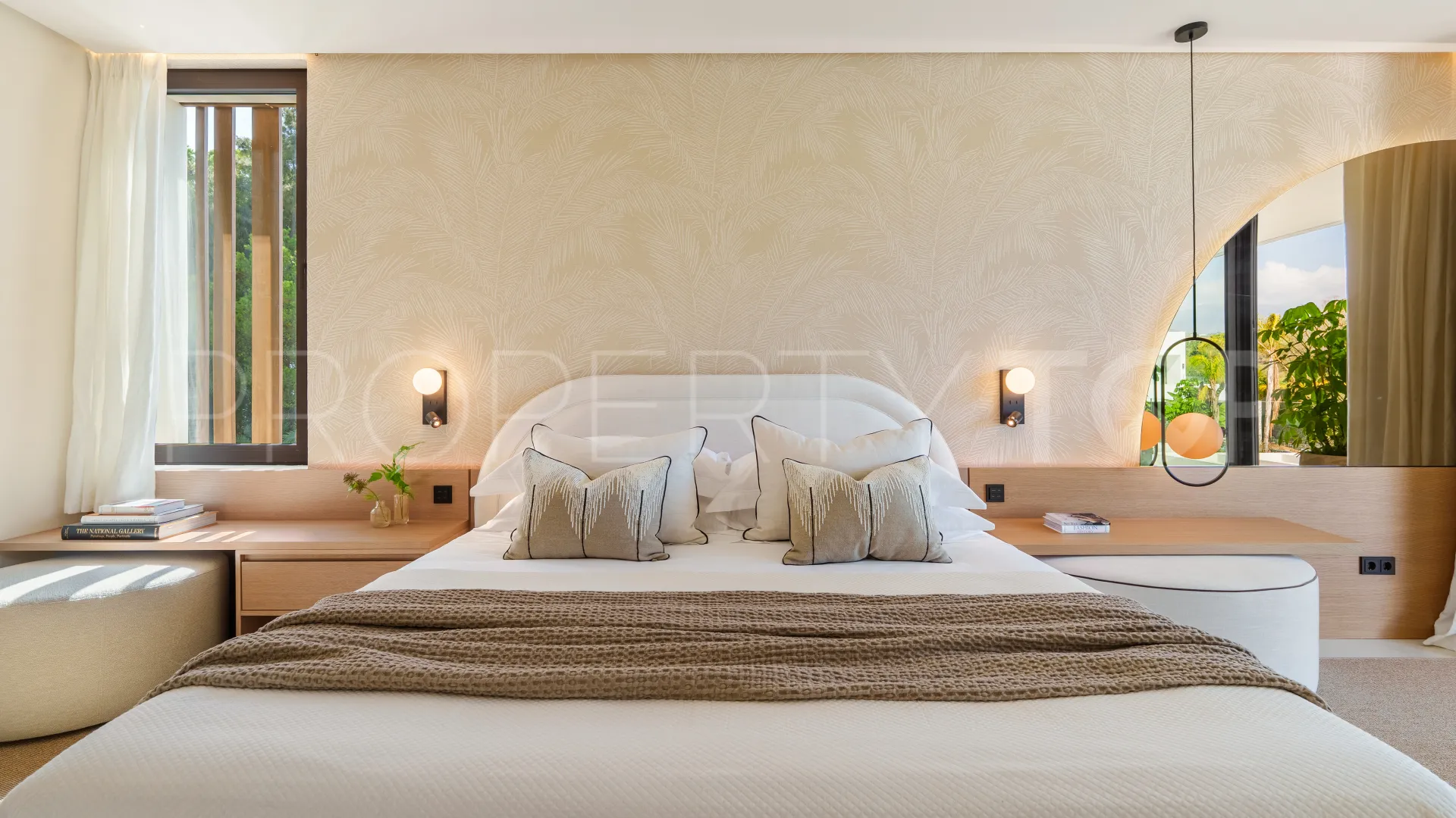 5 bedrooms villa for sale in Golden Mile