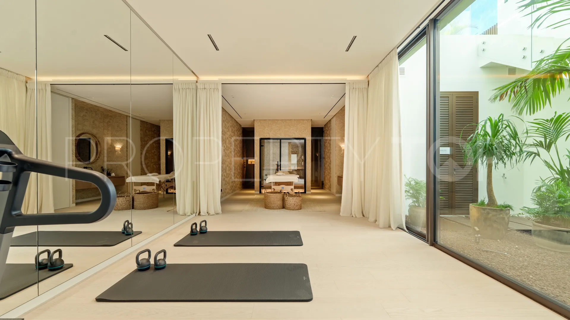 5 bedrooms villa for sale in Golden Mile