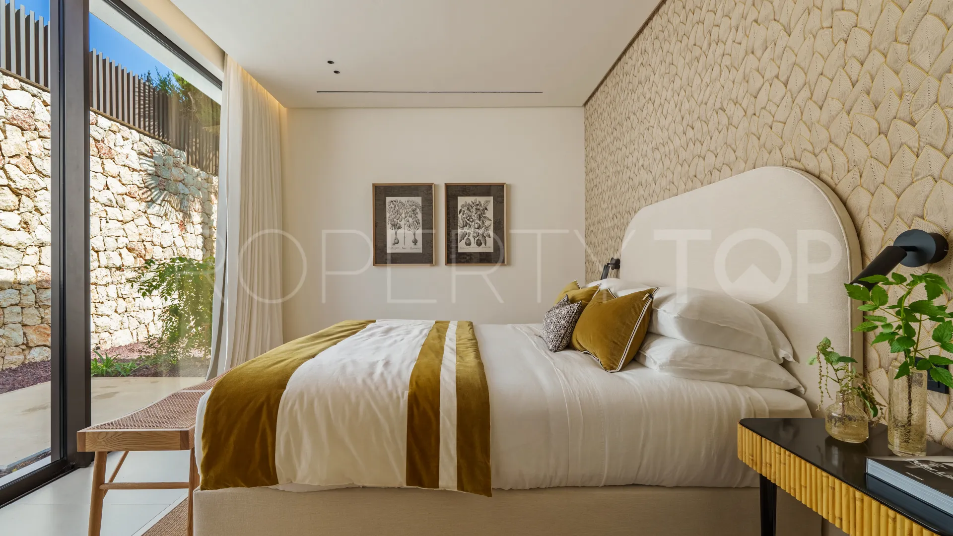 5 bedrooms villa for sale in Golden Mile