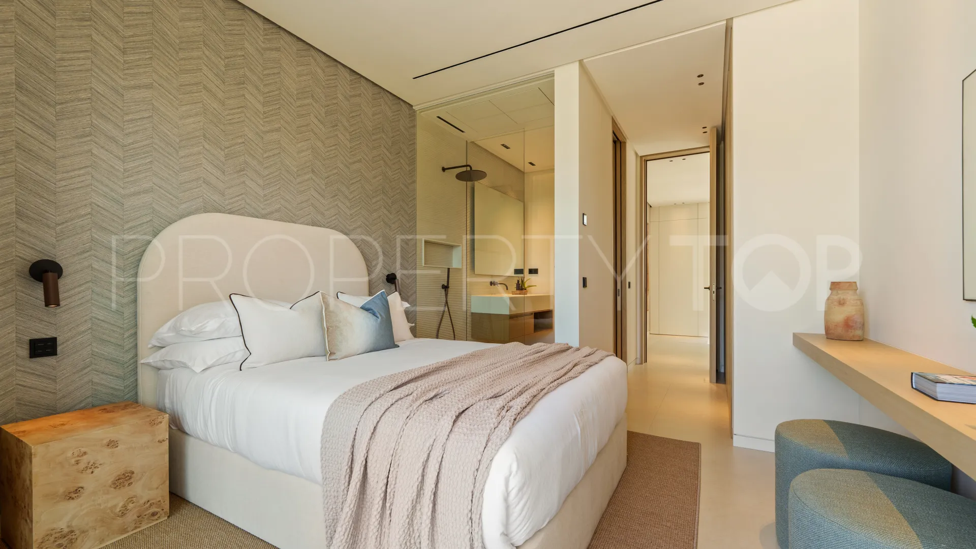 5 bedrooms villa for sale in Golden Mile
