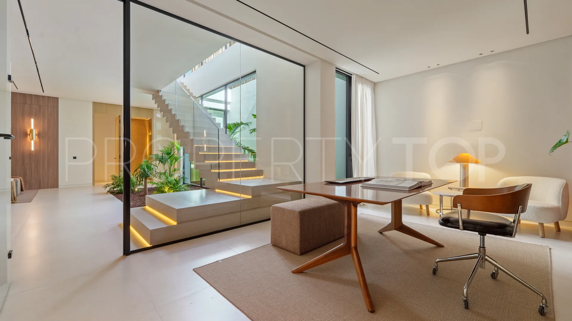 5 bedrooms villa for sale in Golden Mile