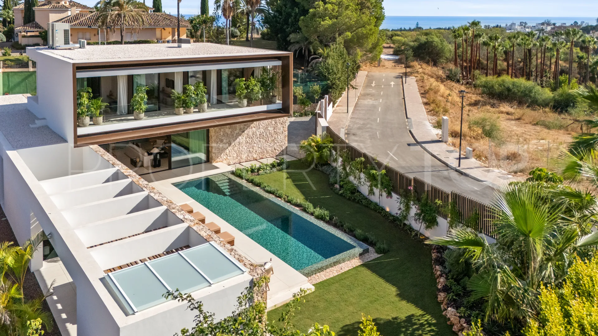 5 bedrooms villa for sale in Golden Mile