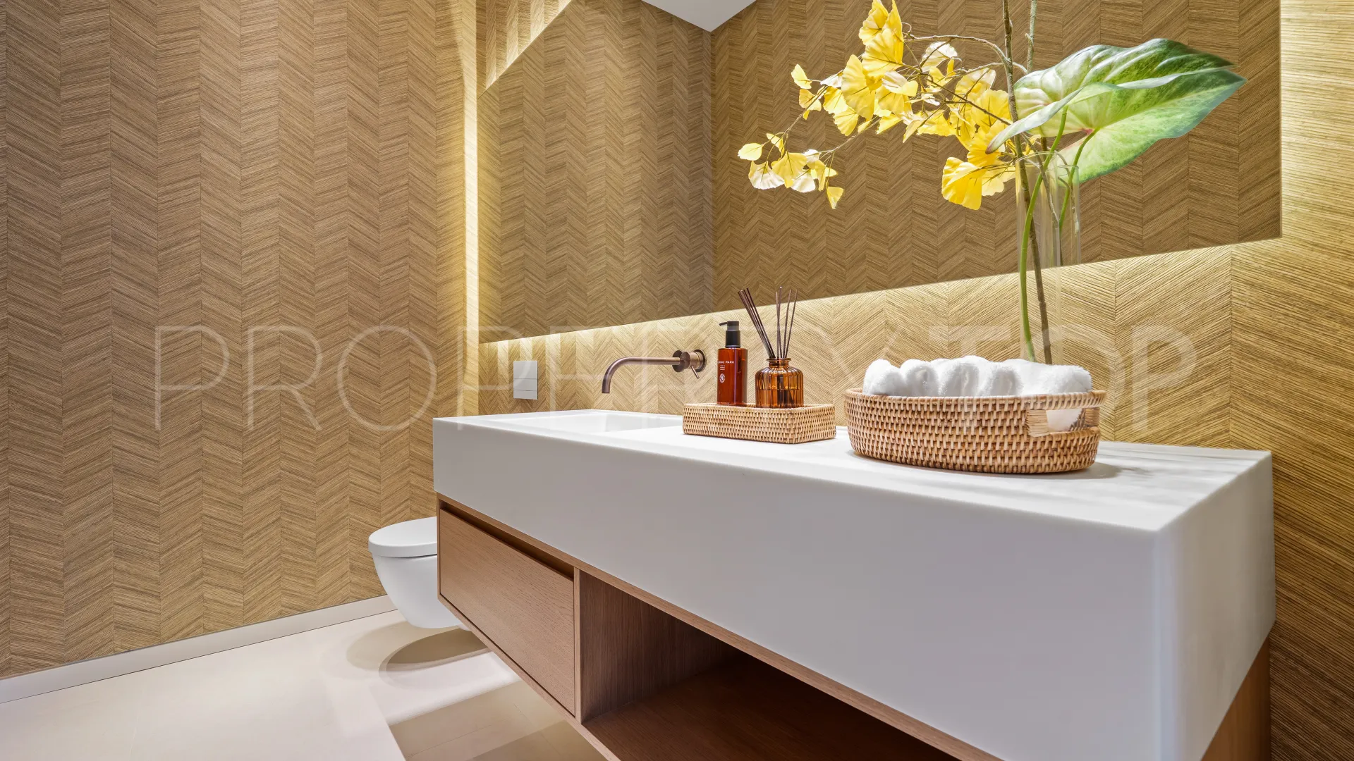 5 bedrooms villa for sale in Golden Mile