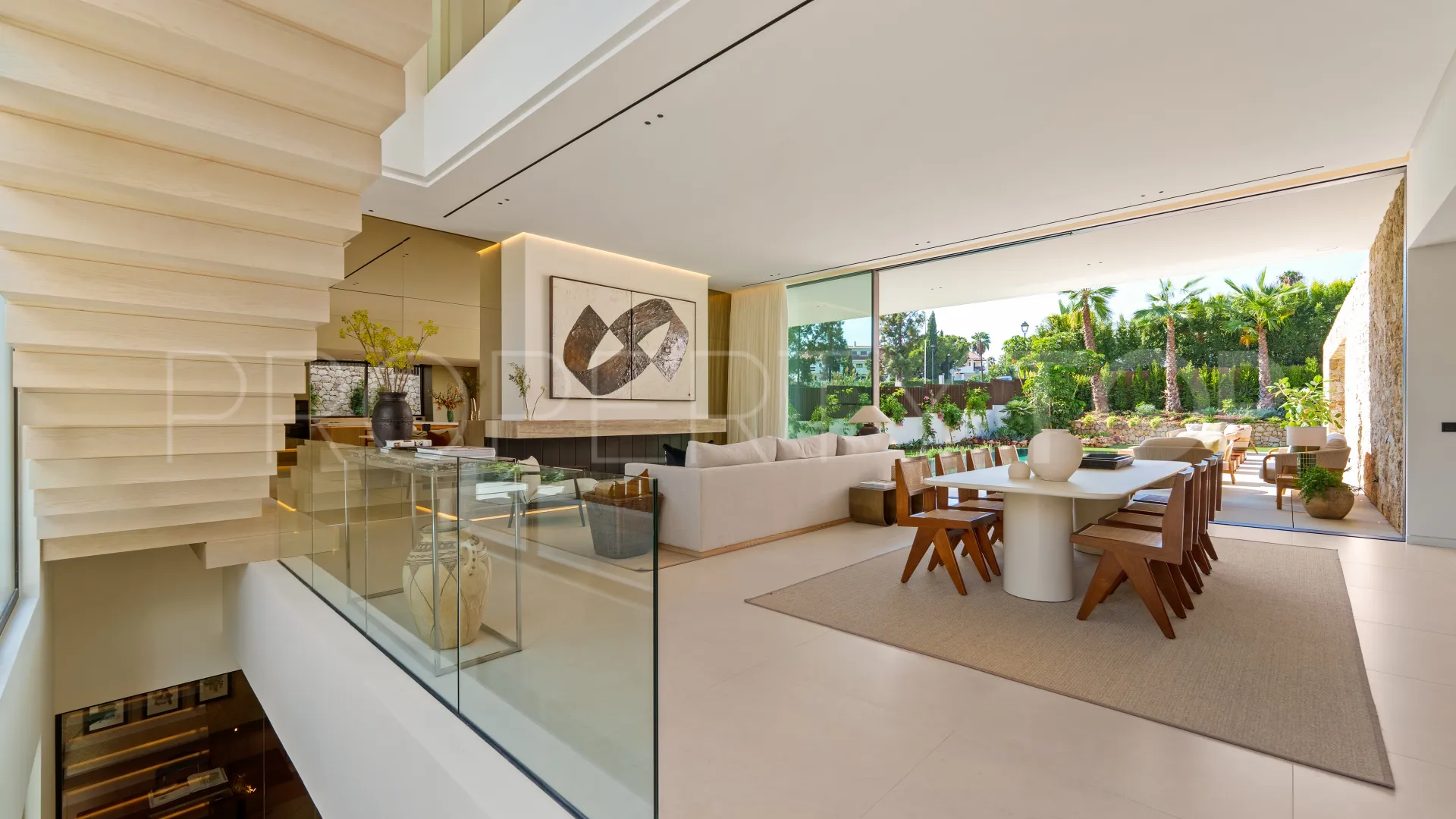 5 bedrooms villa for sale in Golden Mile