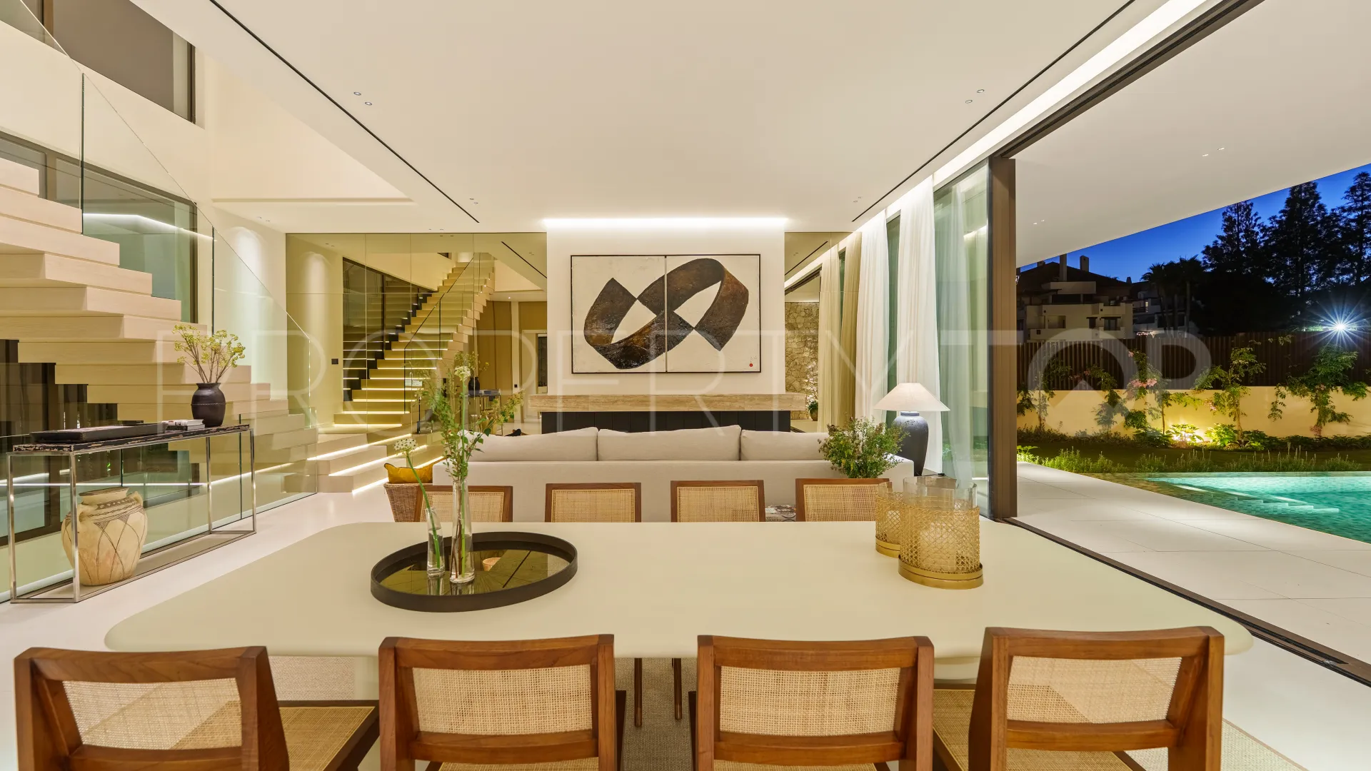 5 bedrooms villa for sale in Golden Mile