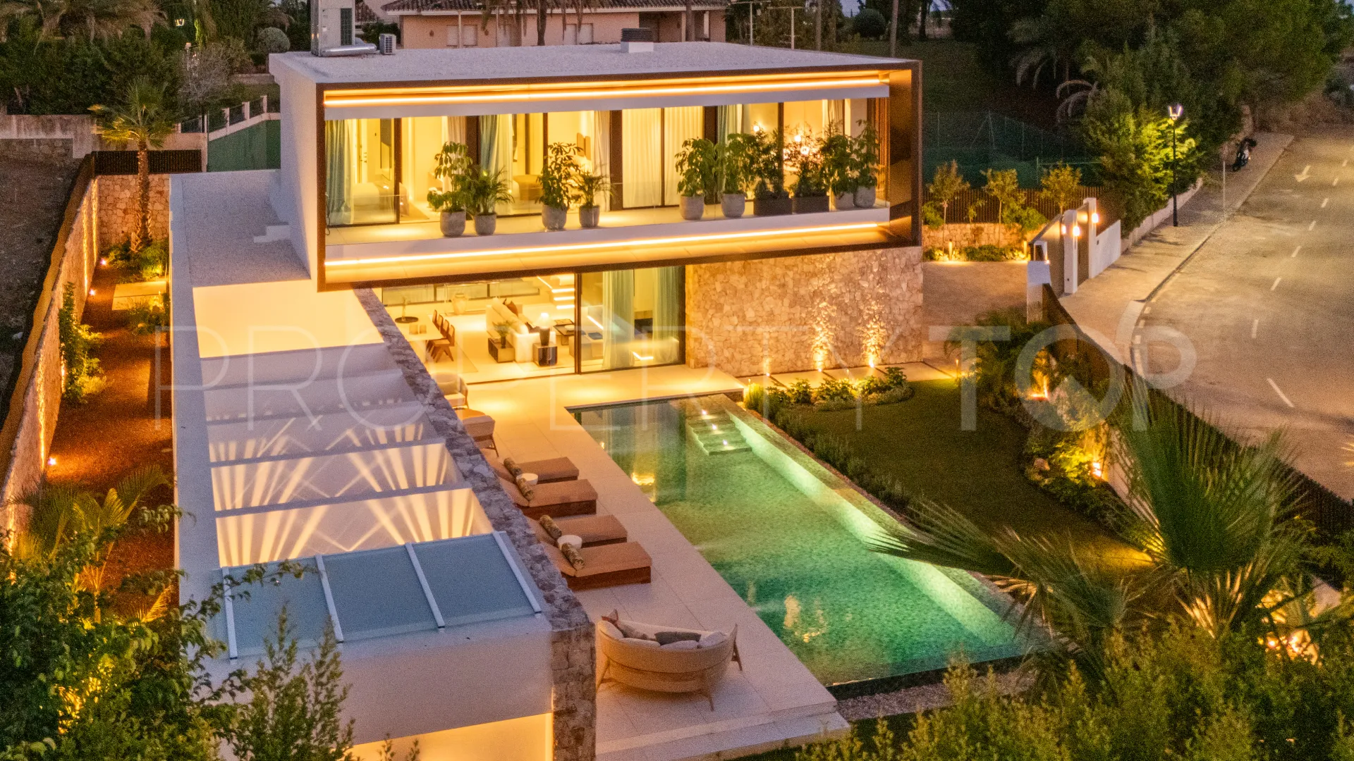 5 bedrooms villa for sale in Golden Mile