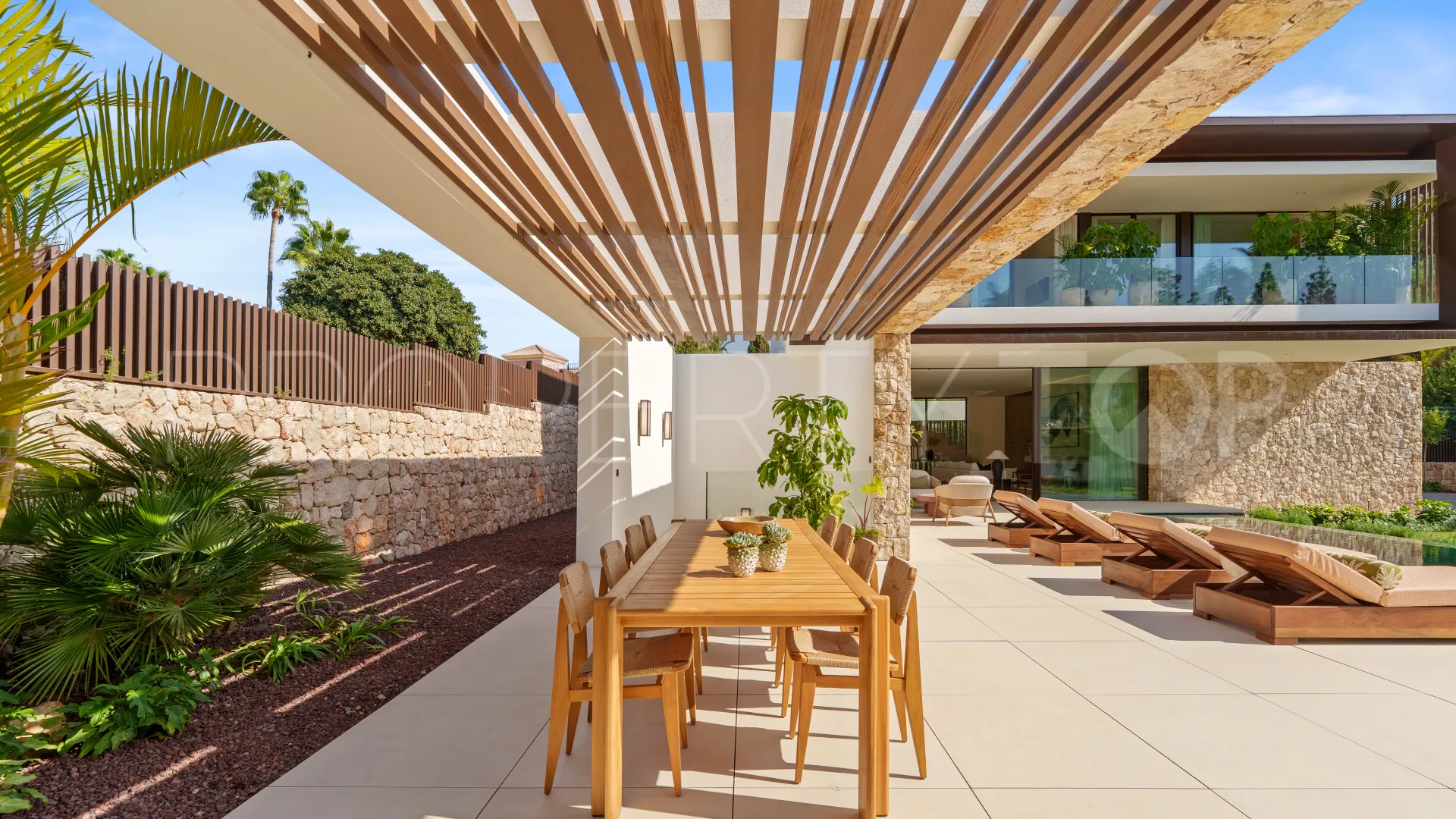 5 bedrooms villa for sale in Golden Mile
