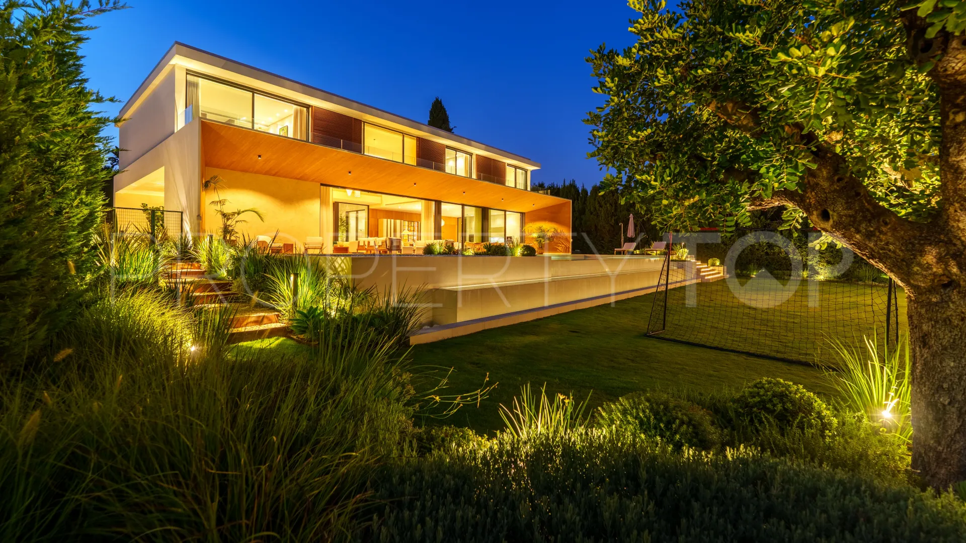 Villa for sale in Guadalmina Alta