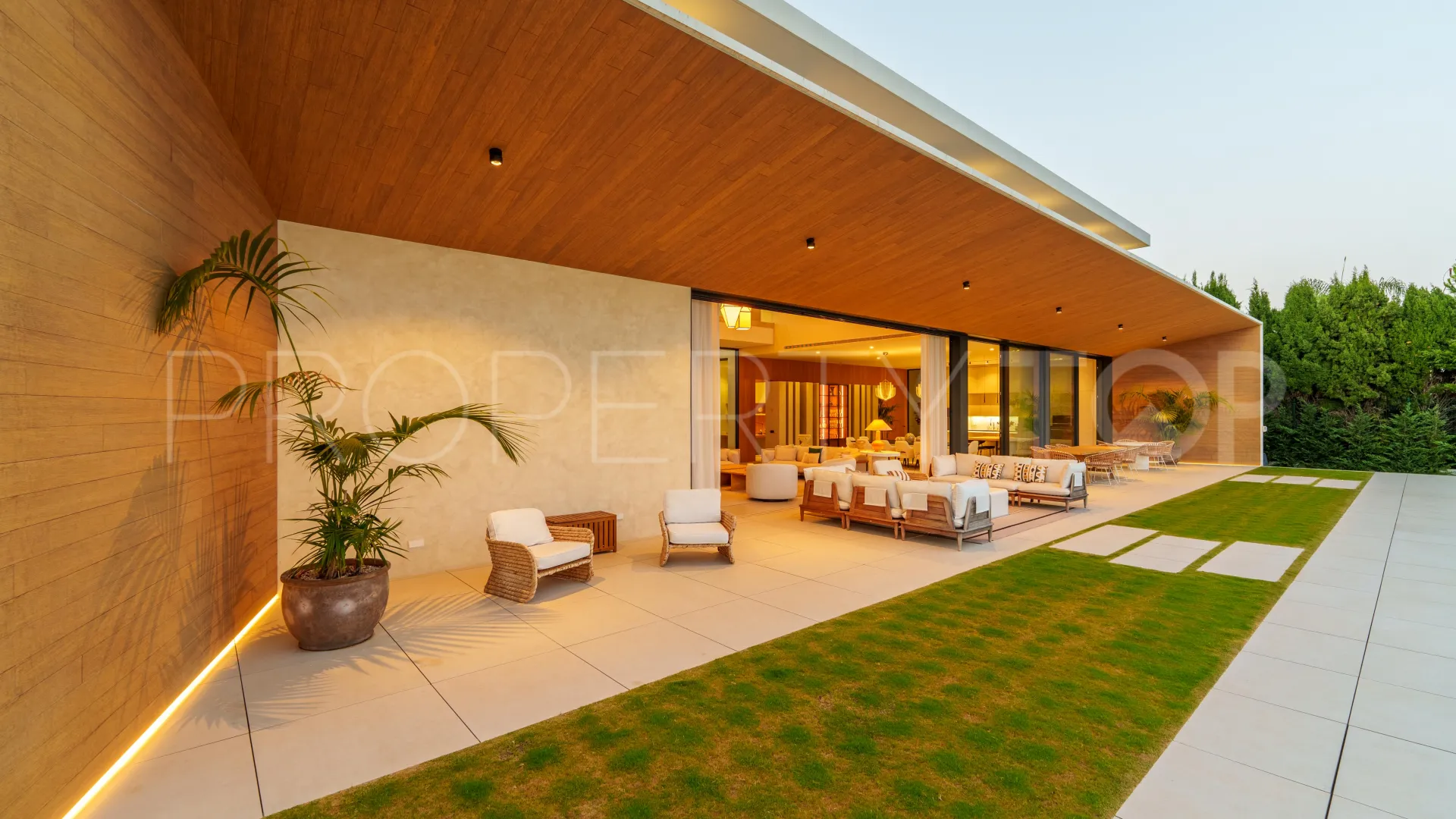 Villa for sale in Guadalmina Alta