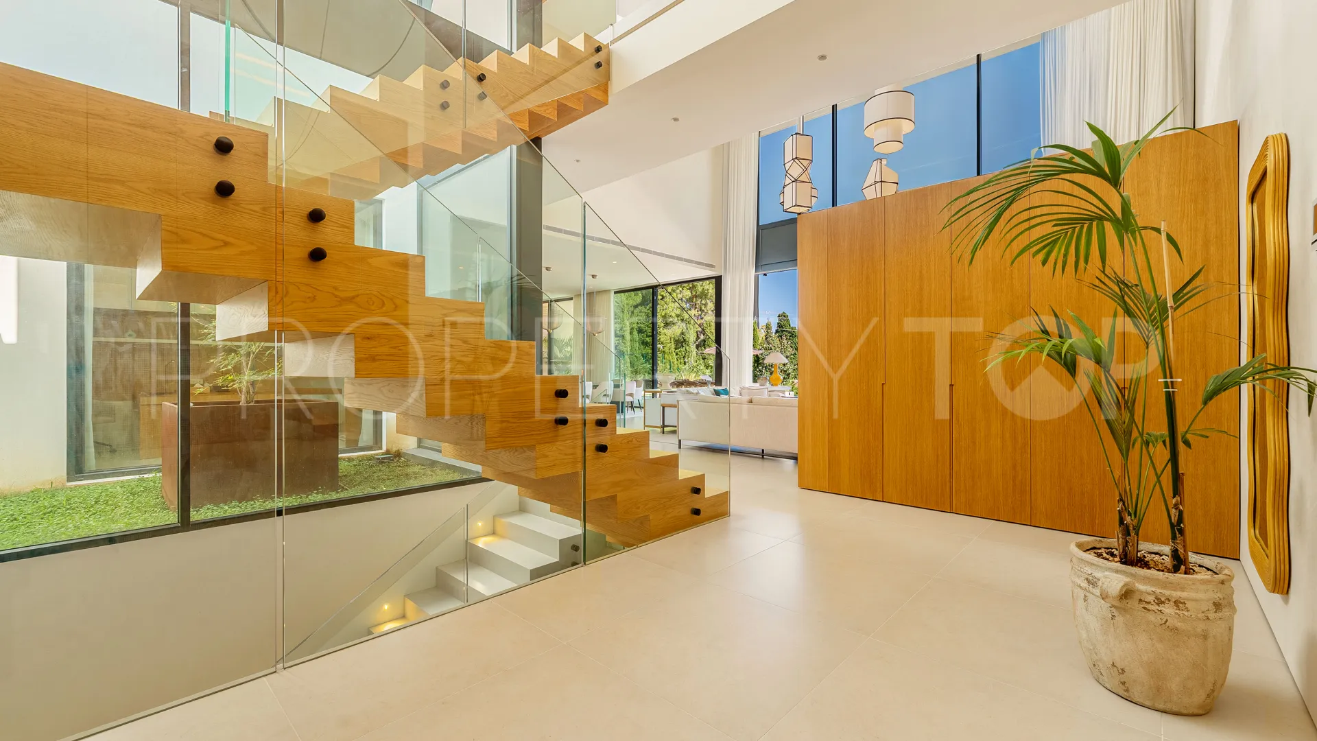 Villa for sale in Guadalmina Alta