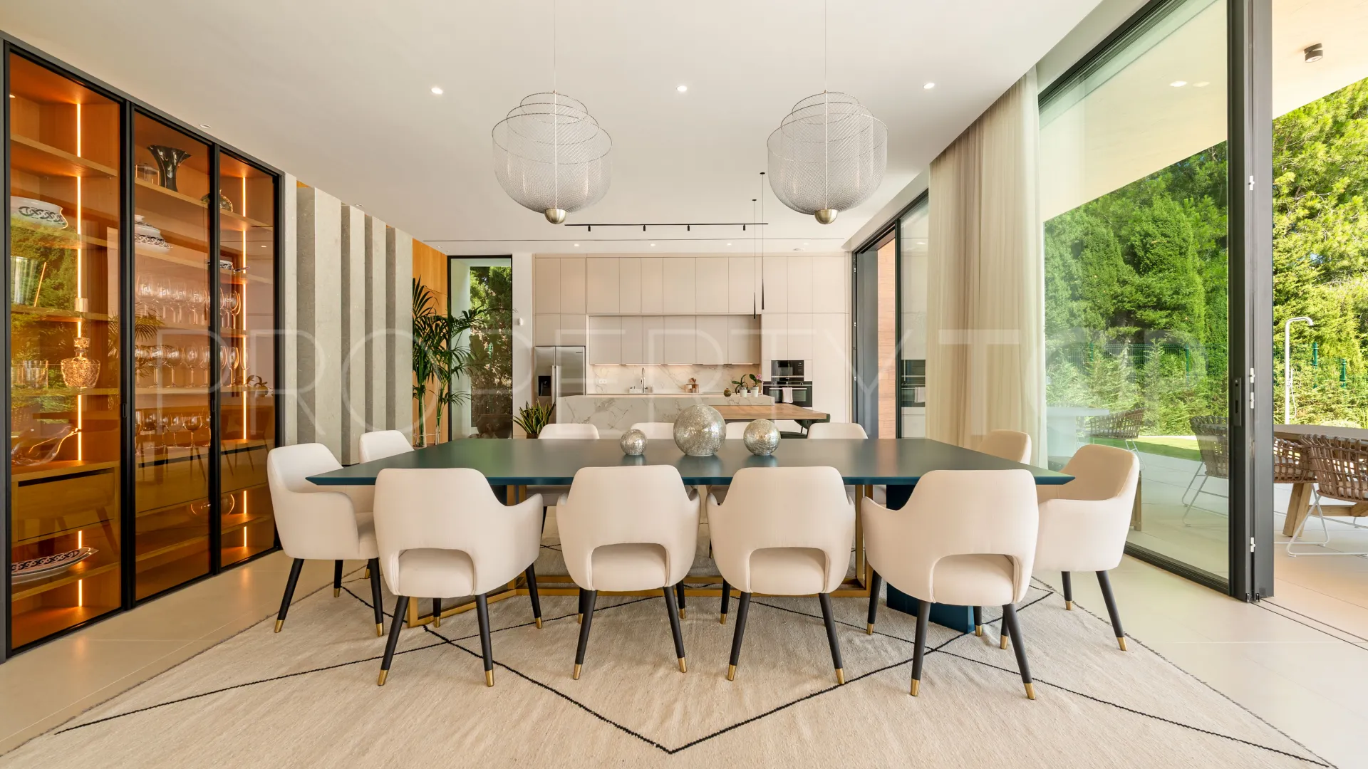Villa for sale in Guadalmina Alta