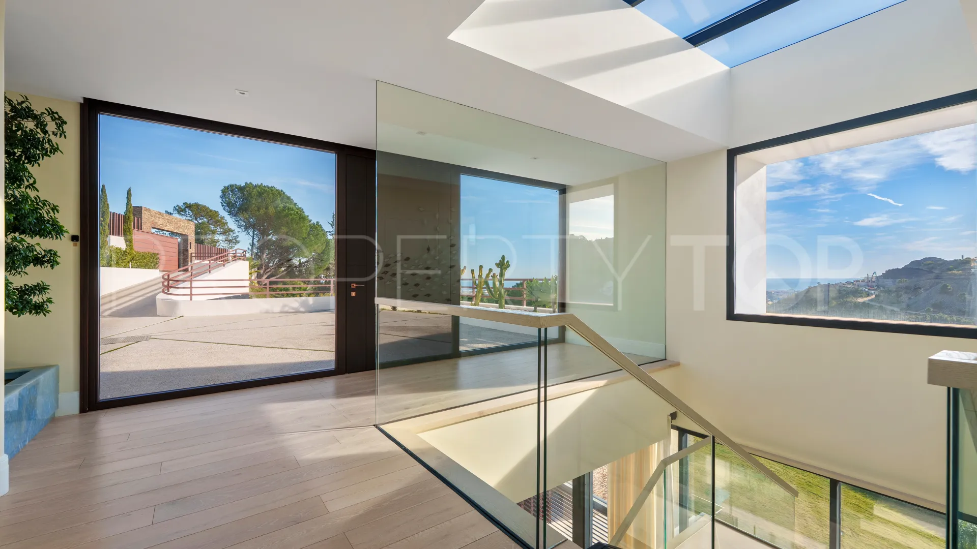 El Madroñal villa for sale