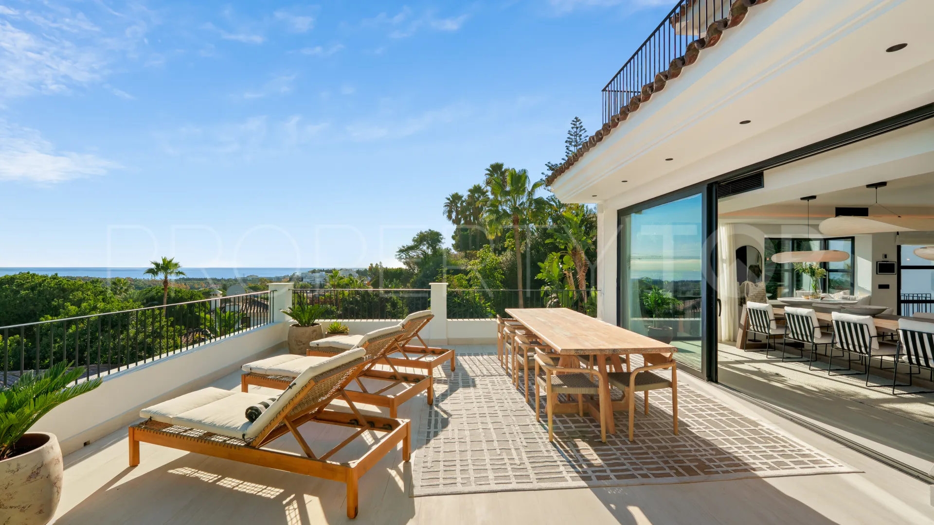 For sale villa with 6 bedrooms in Nueva Andalucia