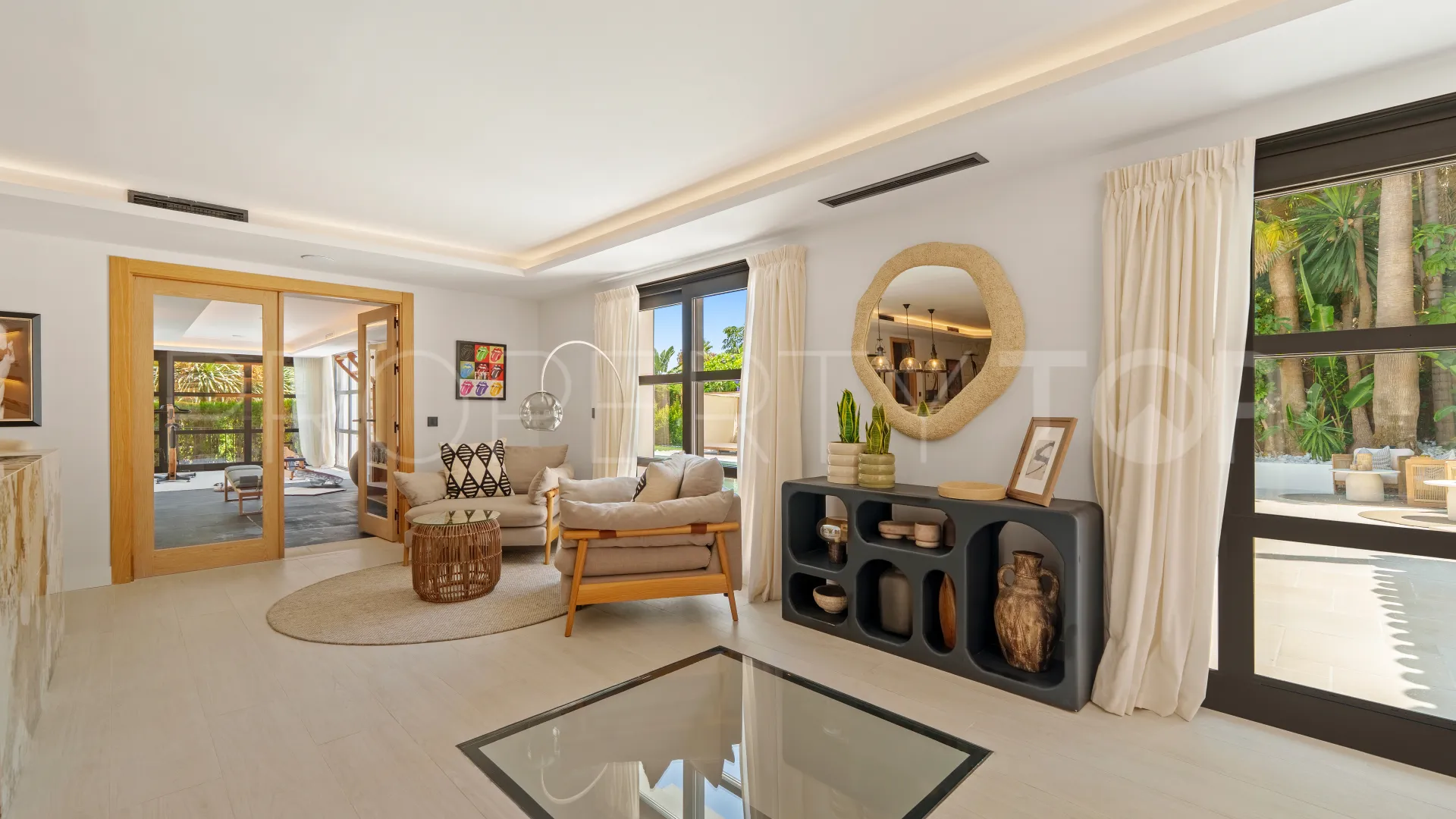 For sale villa with 6 bedrooms in Nueva Andalucia