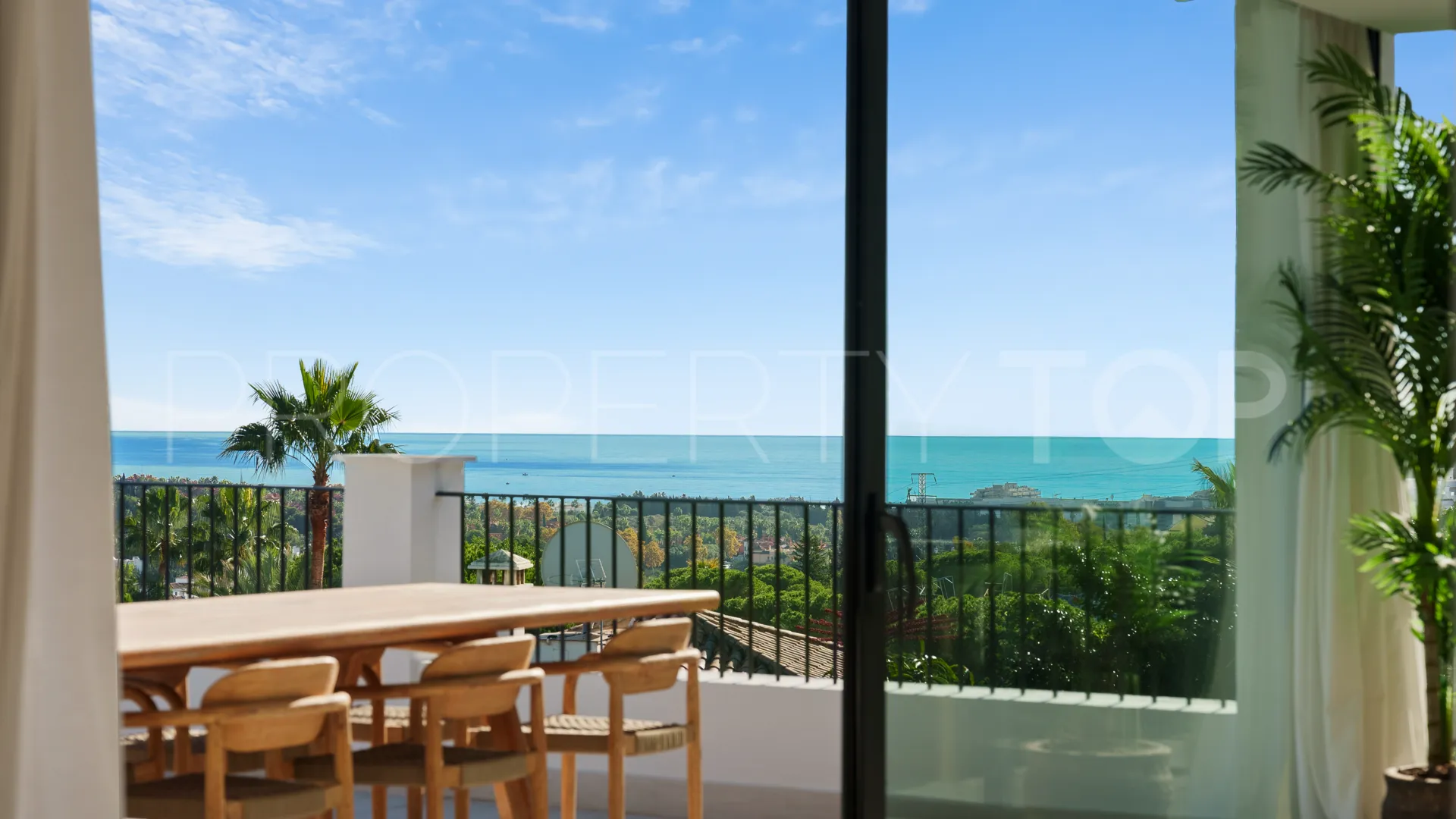 For sale villa with 6 bedrooms in Nueva Andalucia