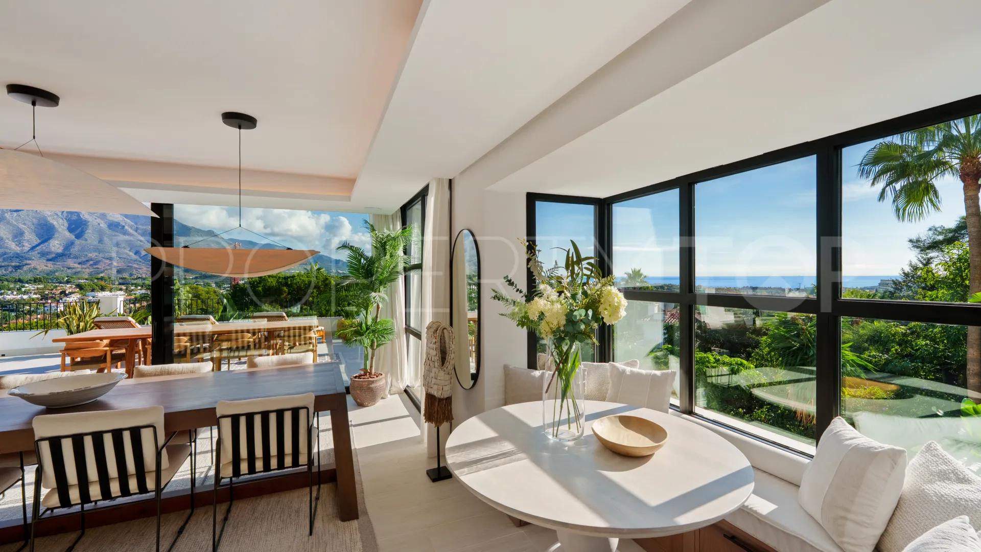 For sale villa with 6 bedrooms in Nueva Andalucia