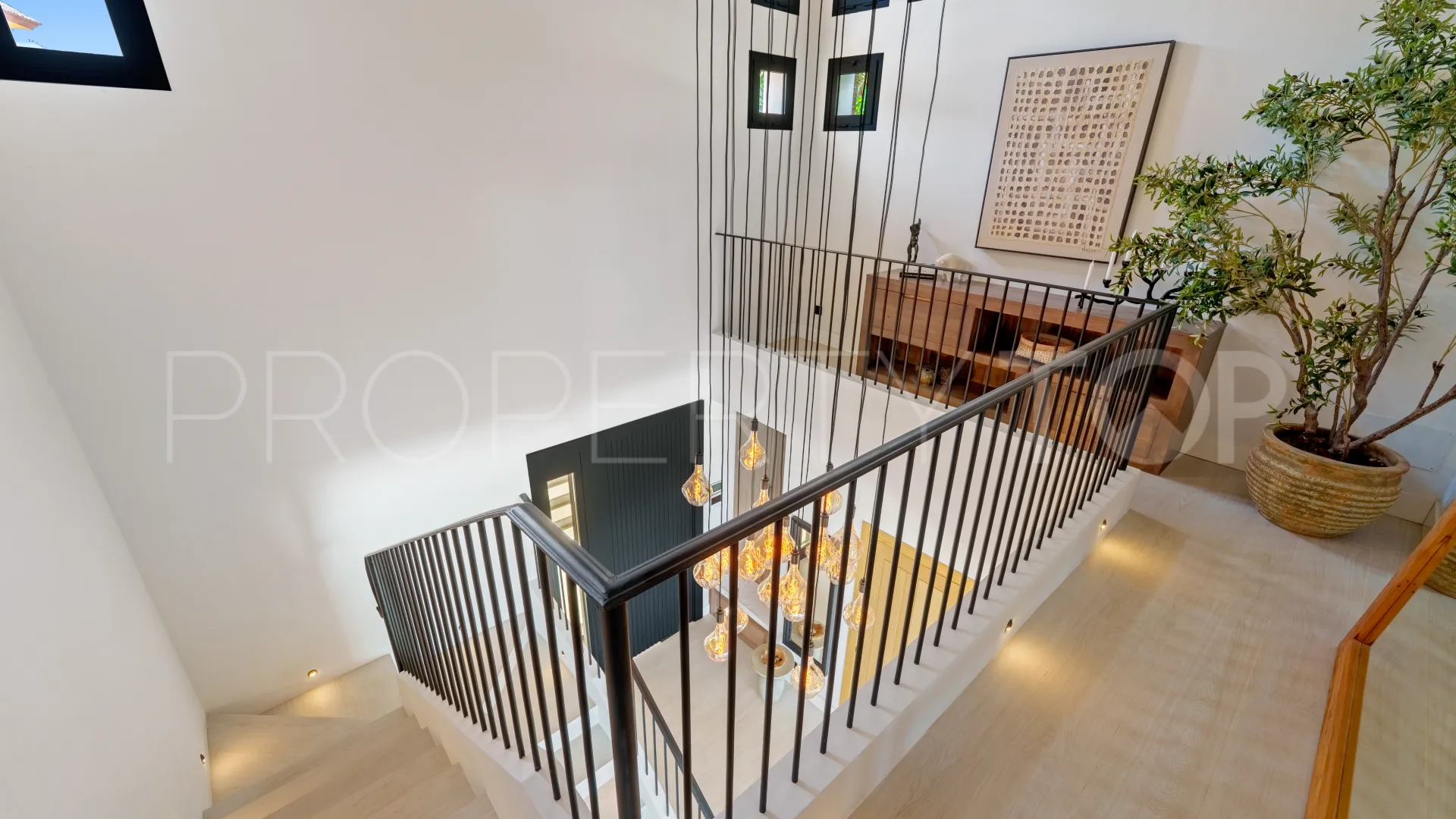 For sale villa with 6 bedrooms in Nueva Andalucia