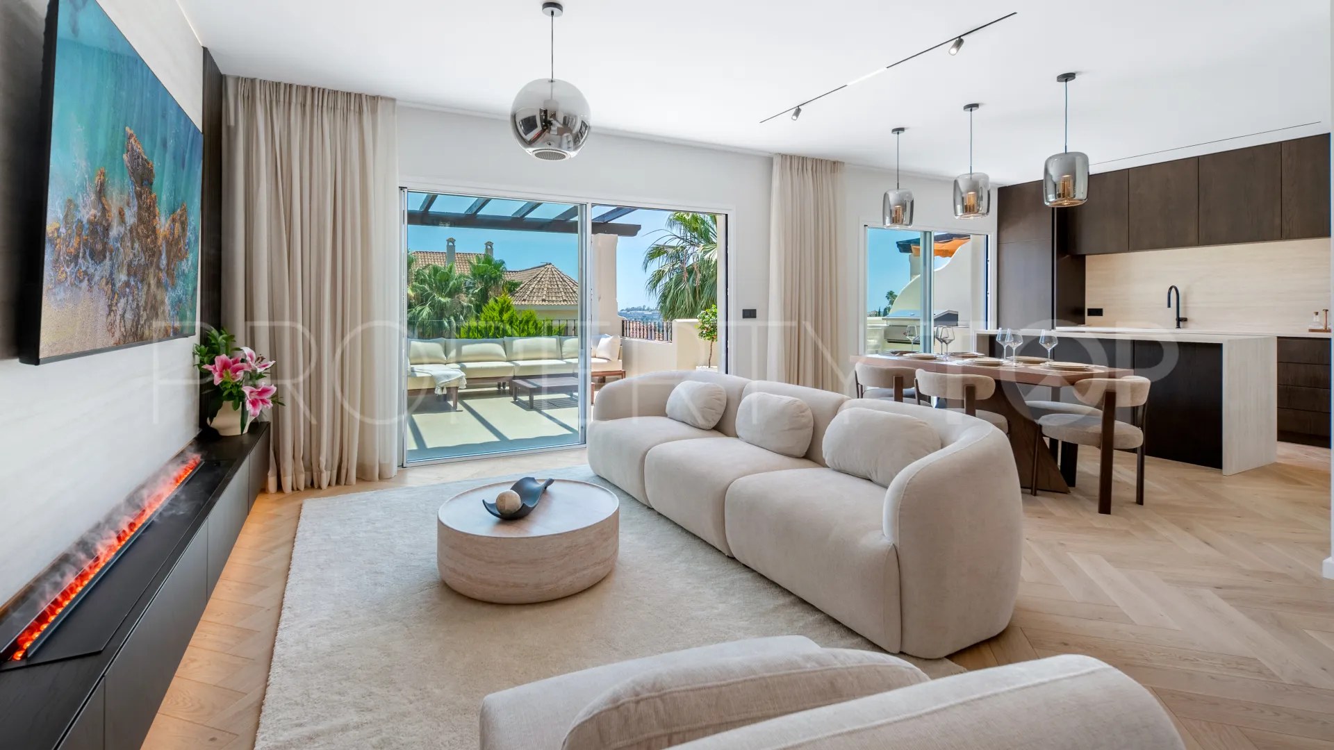 For sale duplex penthouse in Aloha Hill Club