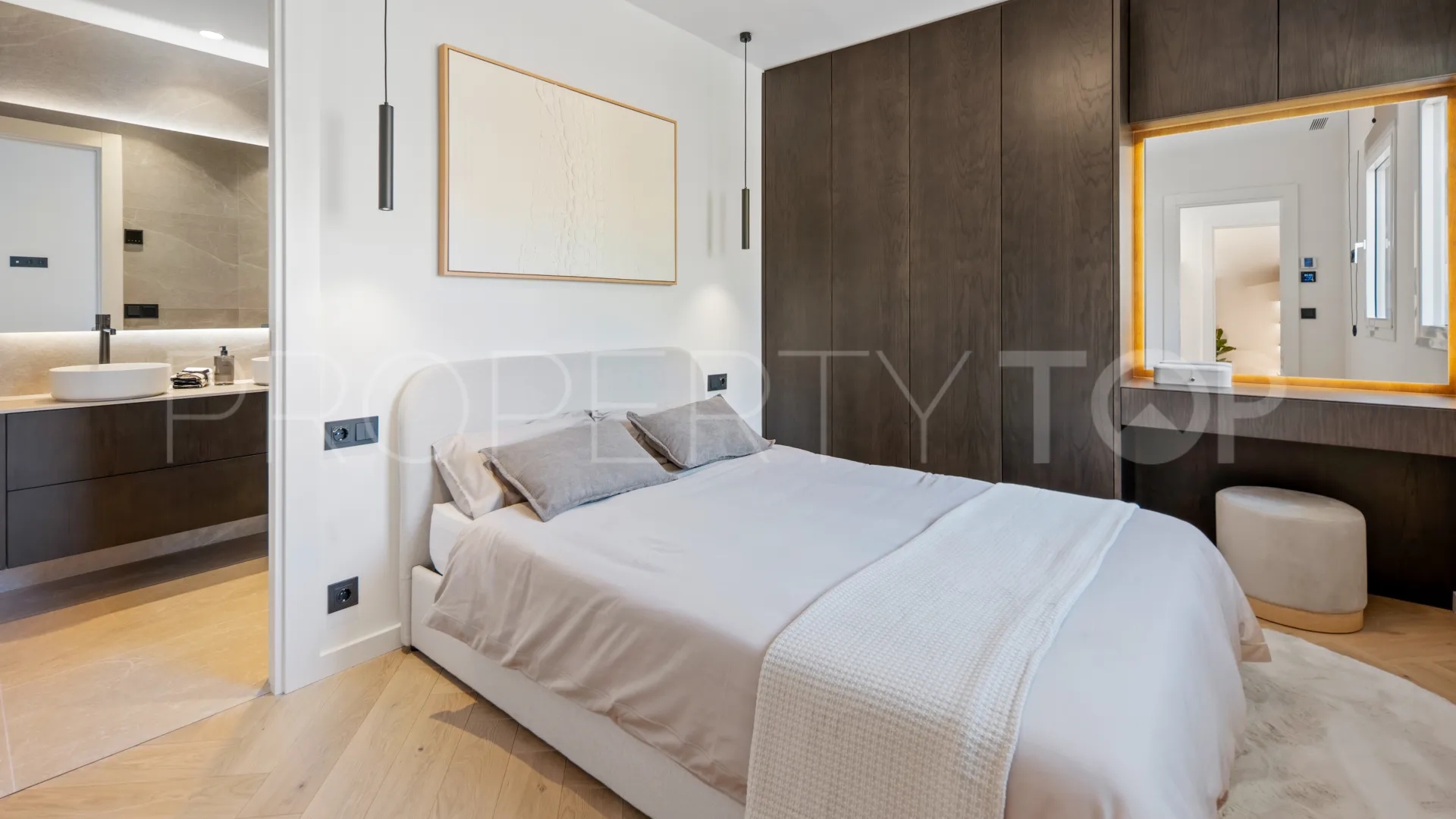 For sale duplex penthouse in Aloha Hill Club