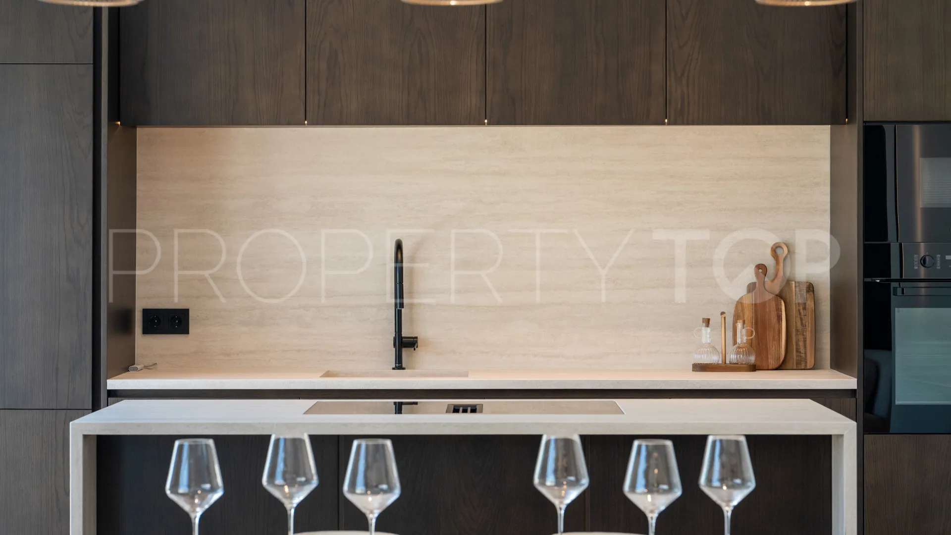 For sale duplex penthouse in Aloha Hill Club