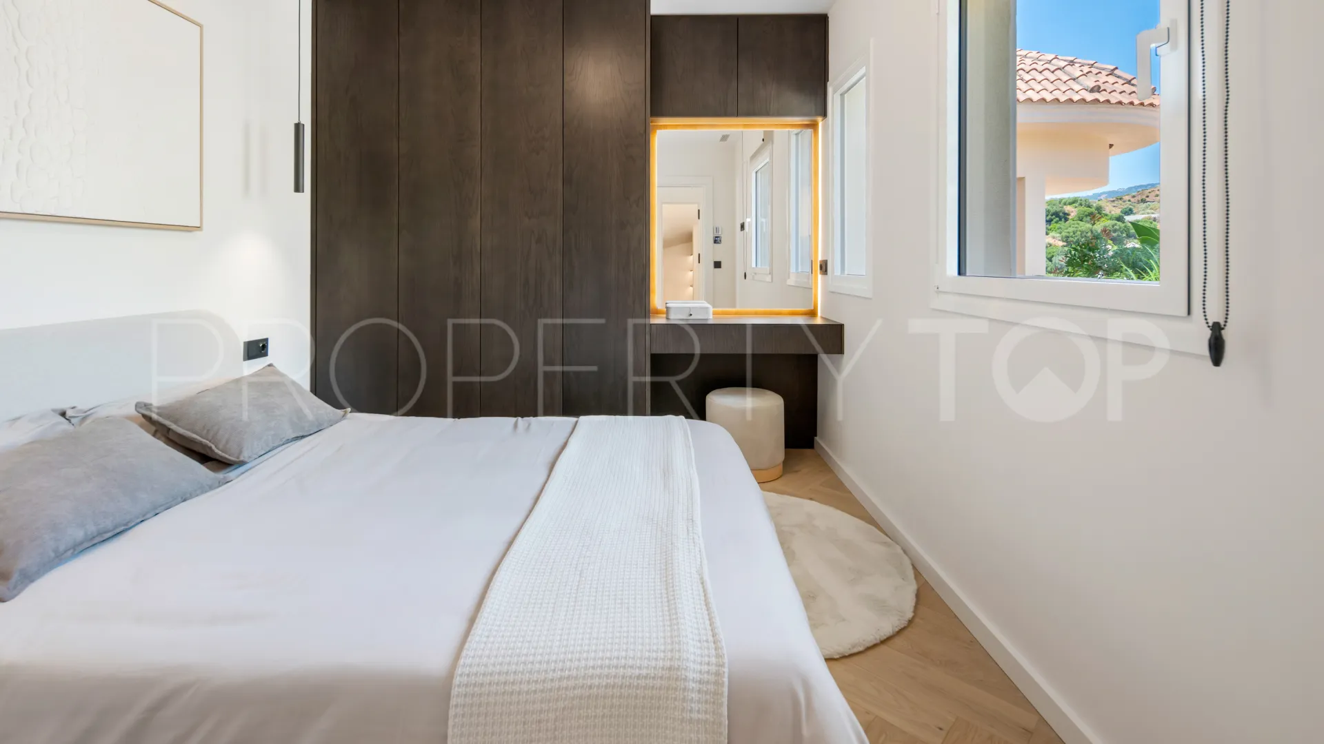 For sale duplex penthouse in Aloha Hill Club