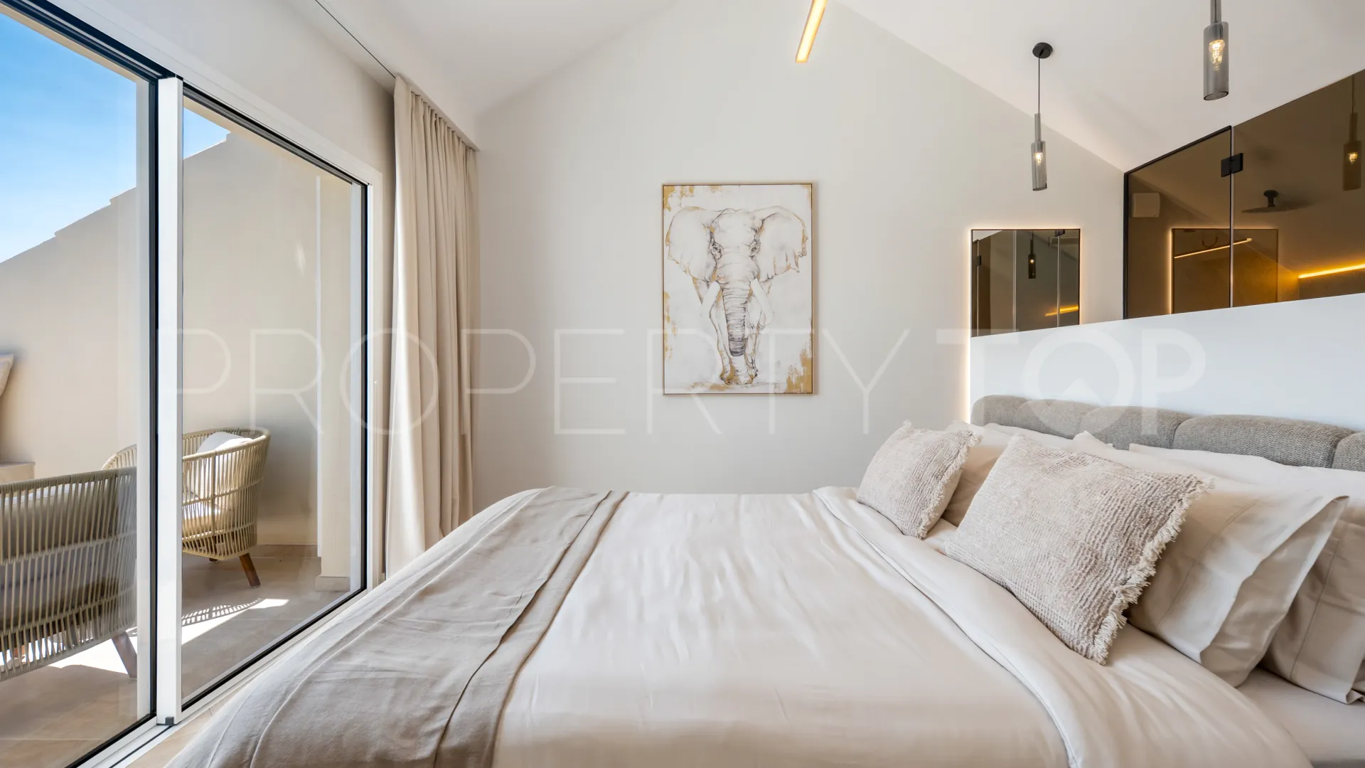For sale duplex penthouse in Aloha Hill Club