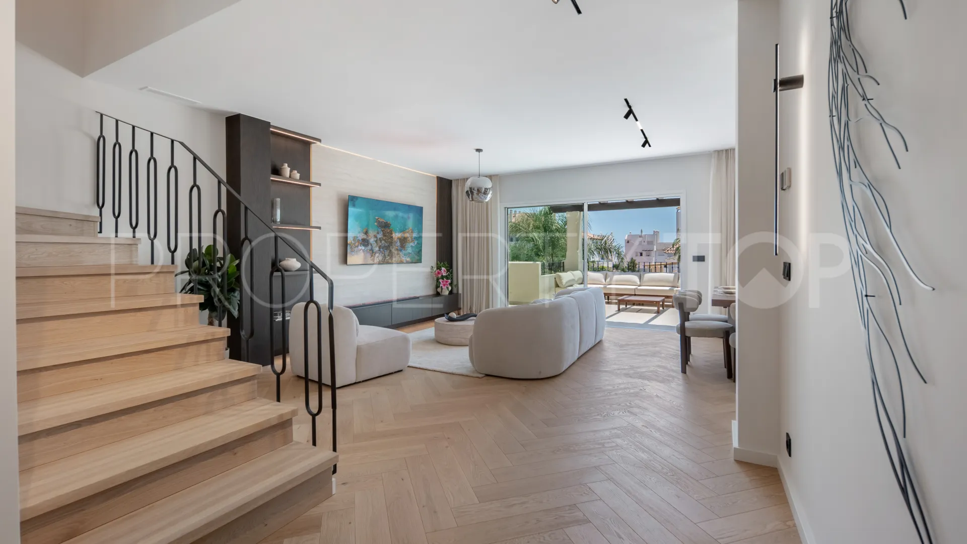 For sale duplex penthouse in Aloha Hill Club