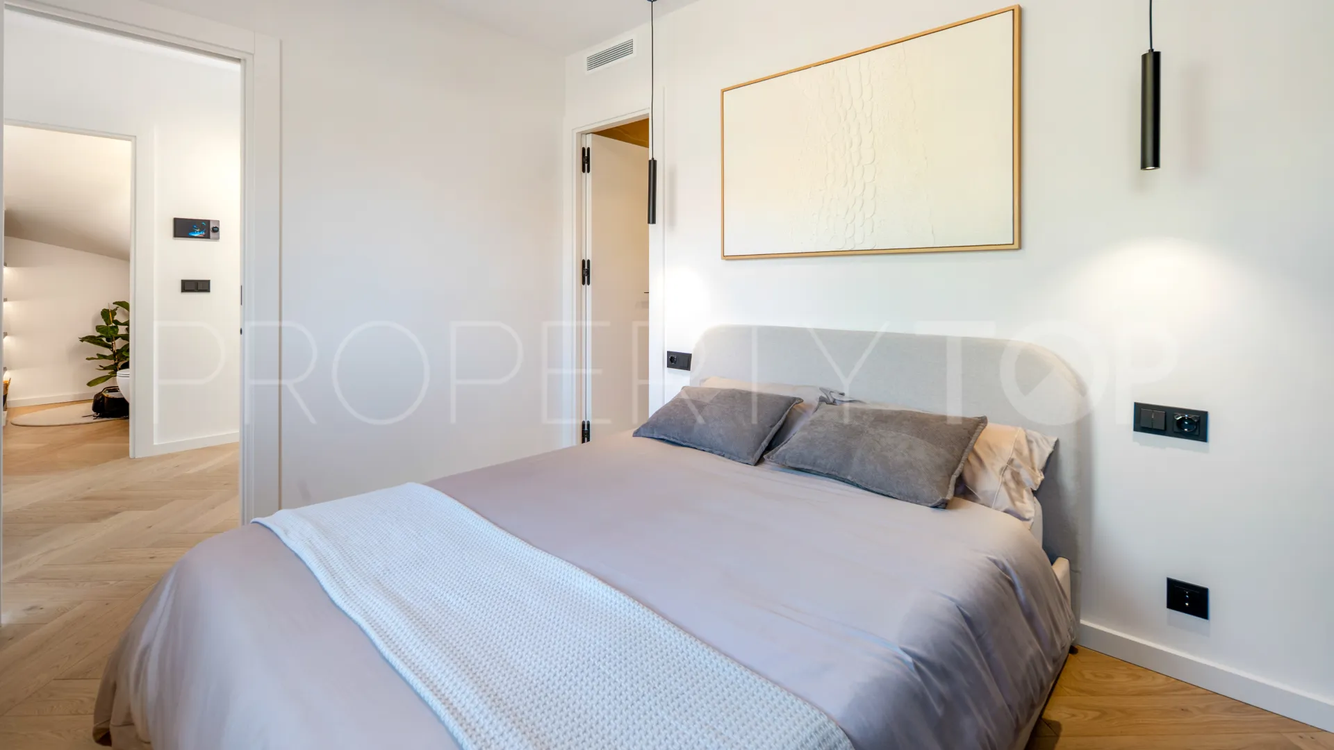 For sale duplex penthouse in Aloha Hill Club