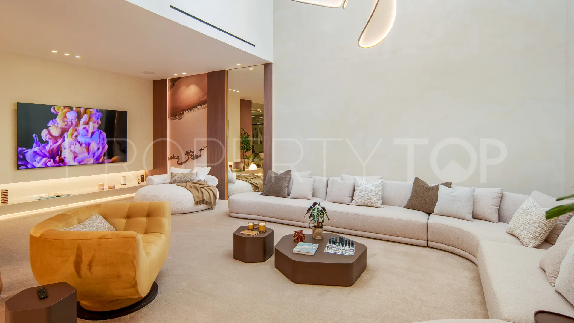 Buy villa with 5 bedrooms in Nueva Andalucia