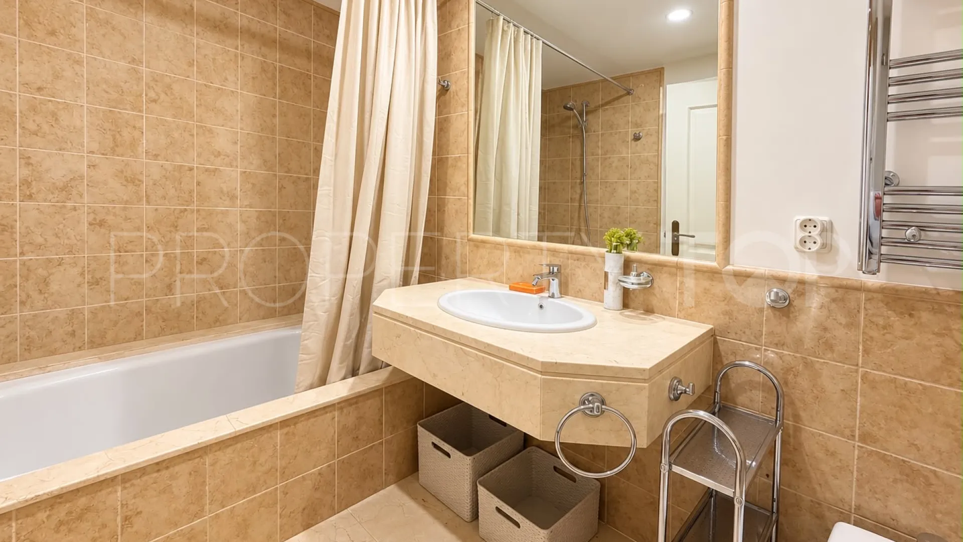 Benatalaya, apartamento planta baja de 2 dormitorios en venta