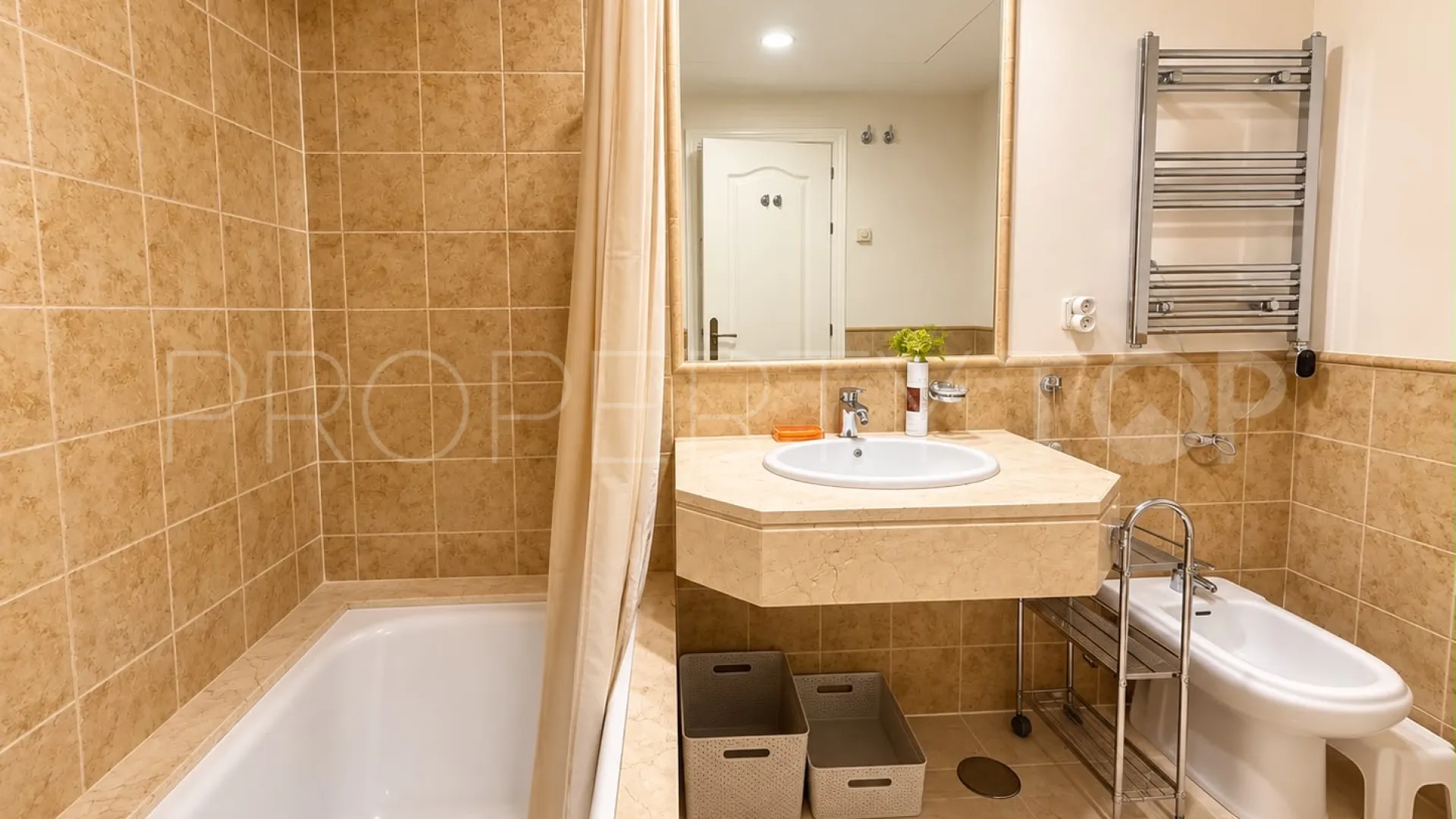 Benatalaya, apartamento planta baja de 2 dormitorios en venta