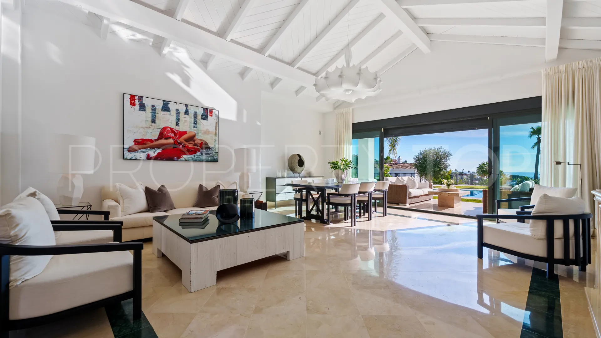 For sale villa in Nueva Andalucia