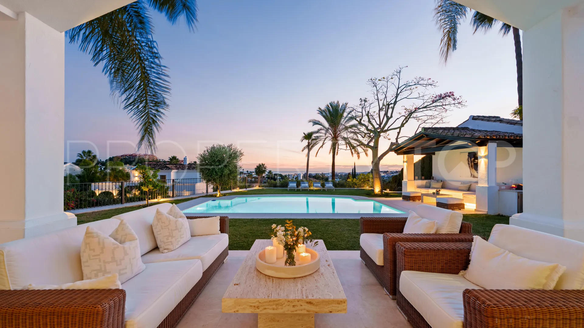 For sale villa in Nueva Andalucia