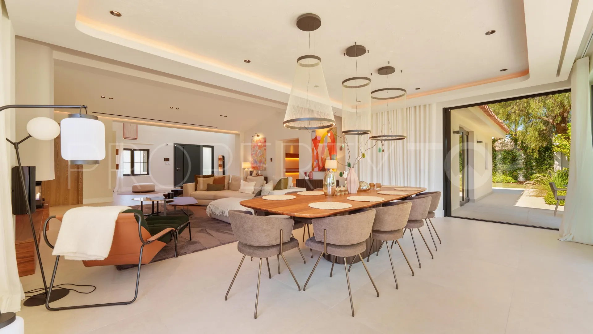 For sale villa in Nueva Andalucia