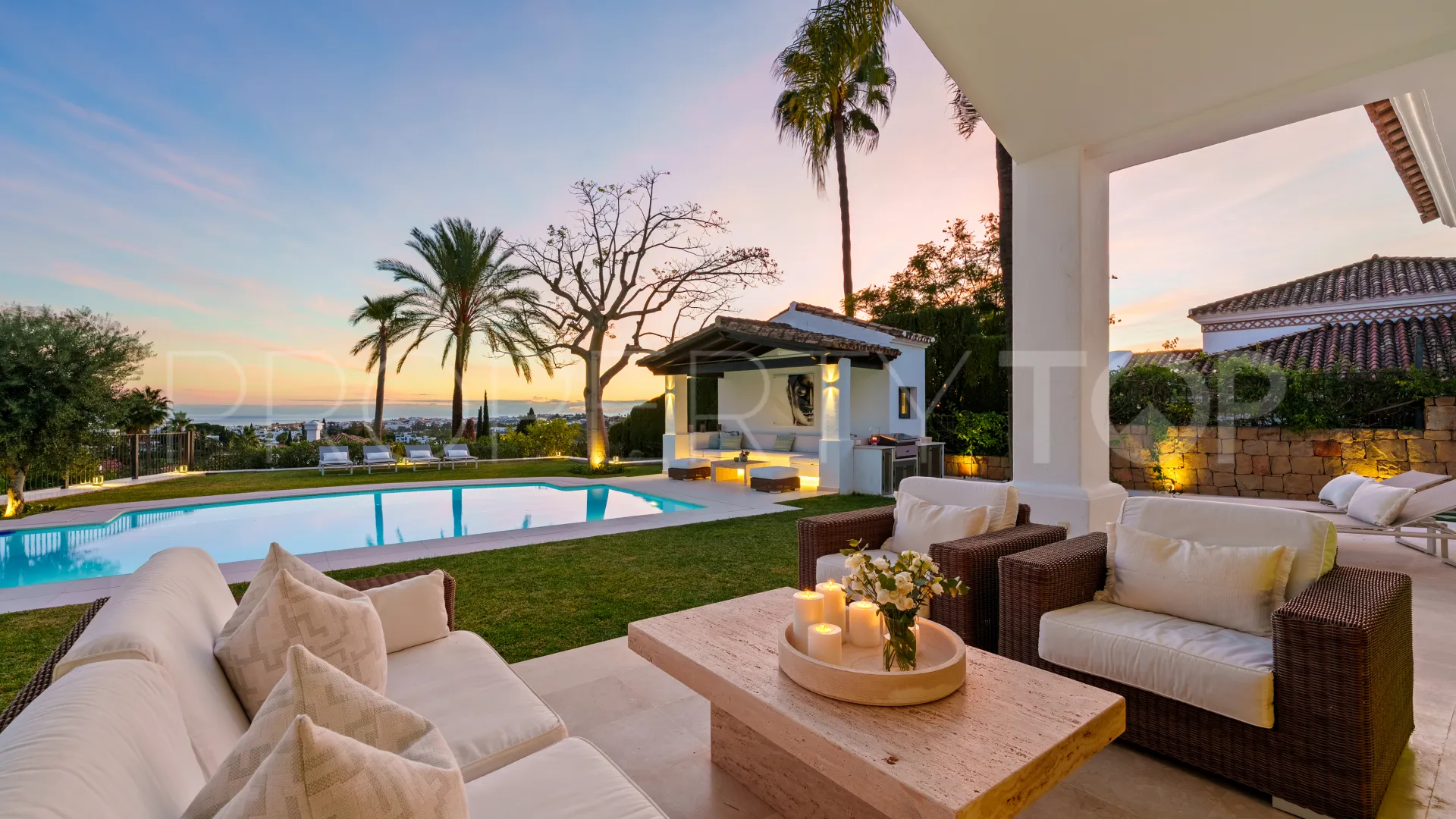 For sale villa in Nueva Andalucia