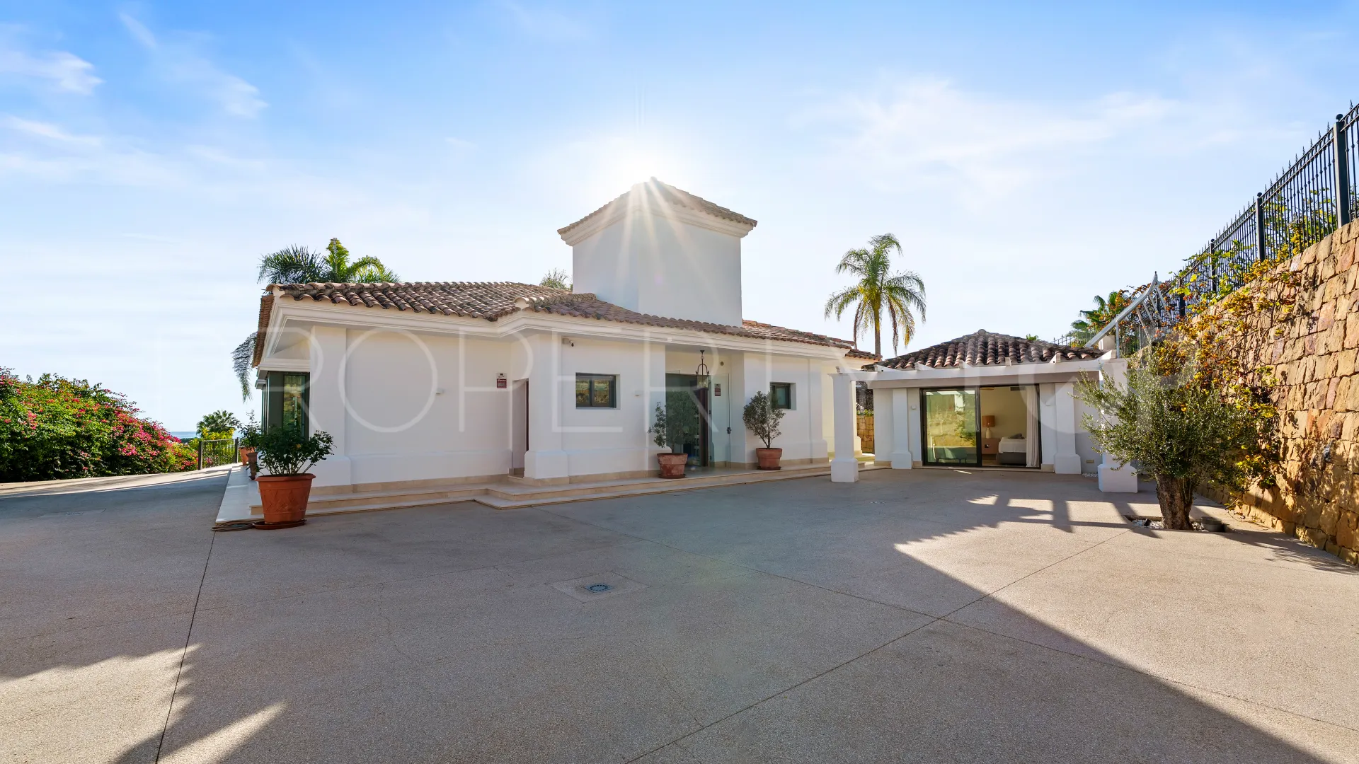 For sale villa in Nueva Andalucia