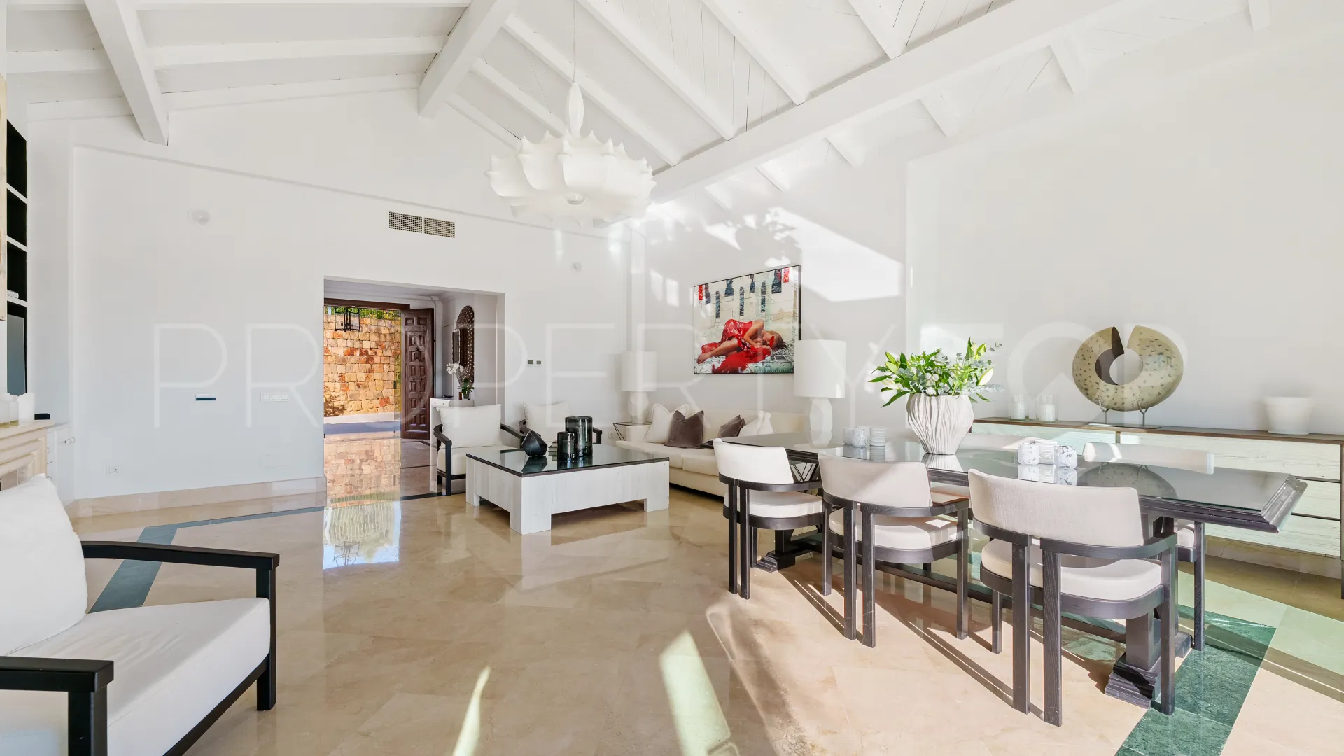 For sale villa in Nueva Andalucia