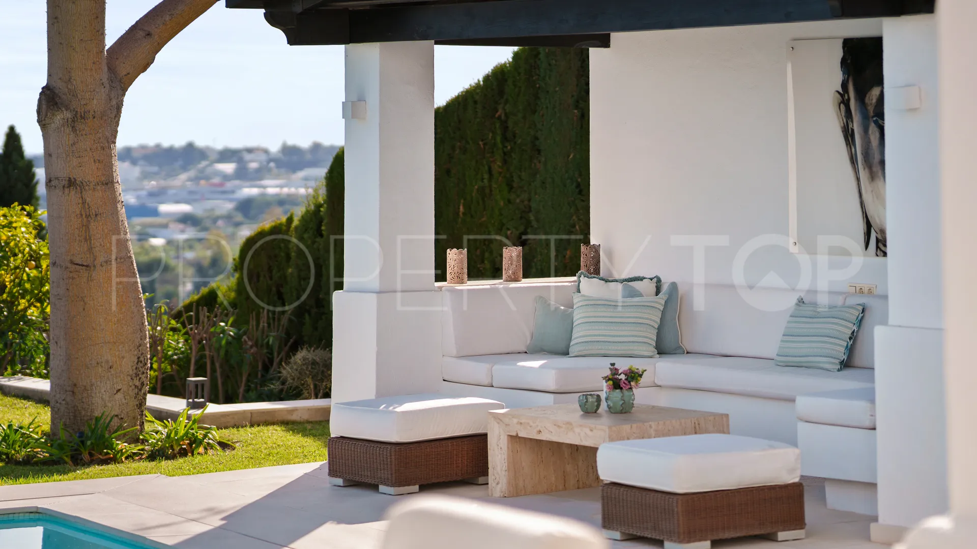 For sale villa in Nueva Andalucia