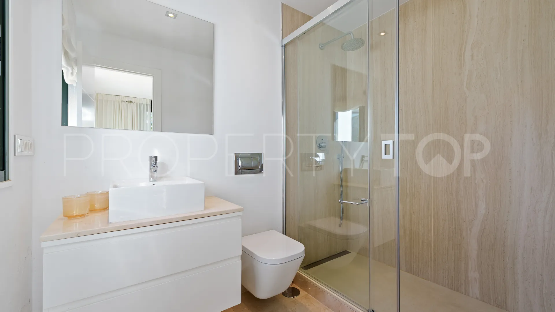 For sale villa in Nueva Andalucia