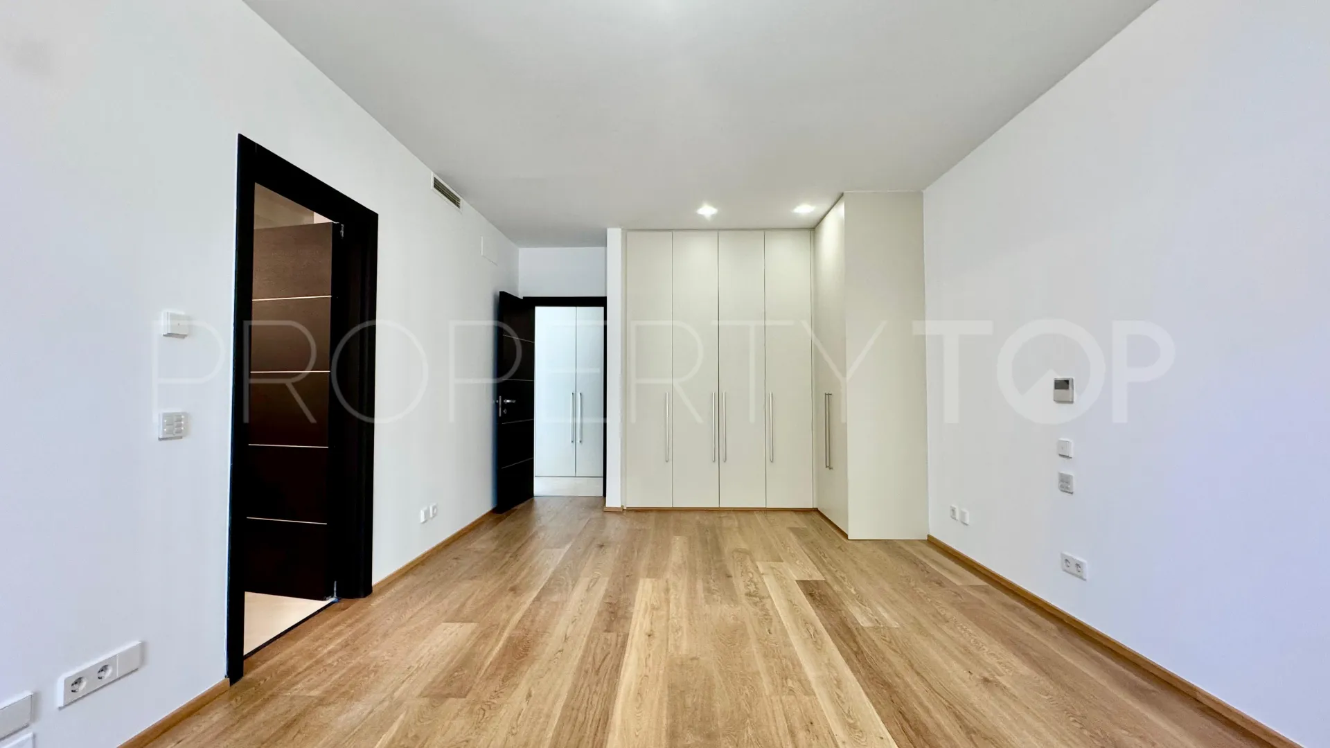 Villa pareada con 4 dormitorios en venta en Meisho Hills